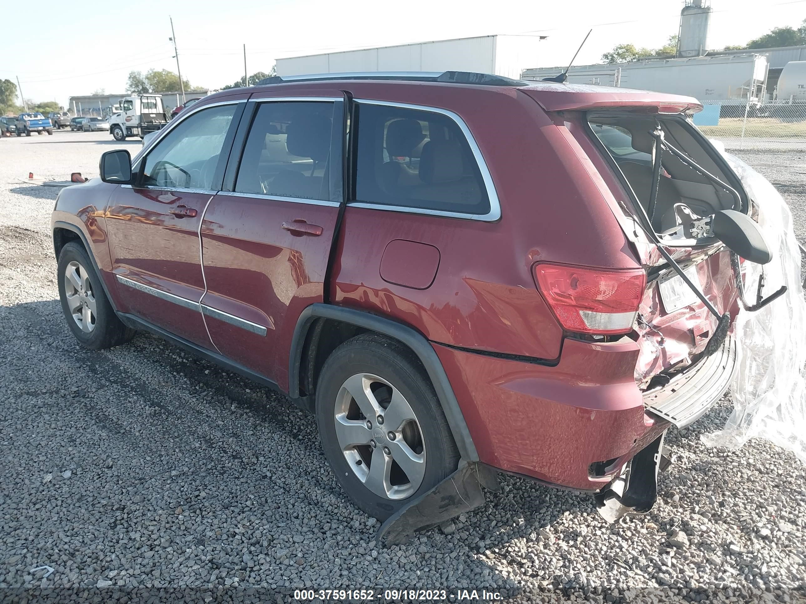 Photo 2 VIN: 1C4RJFAG0CC333109 - JEEP GRAND CHEROKEE 