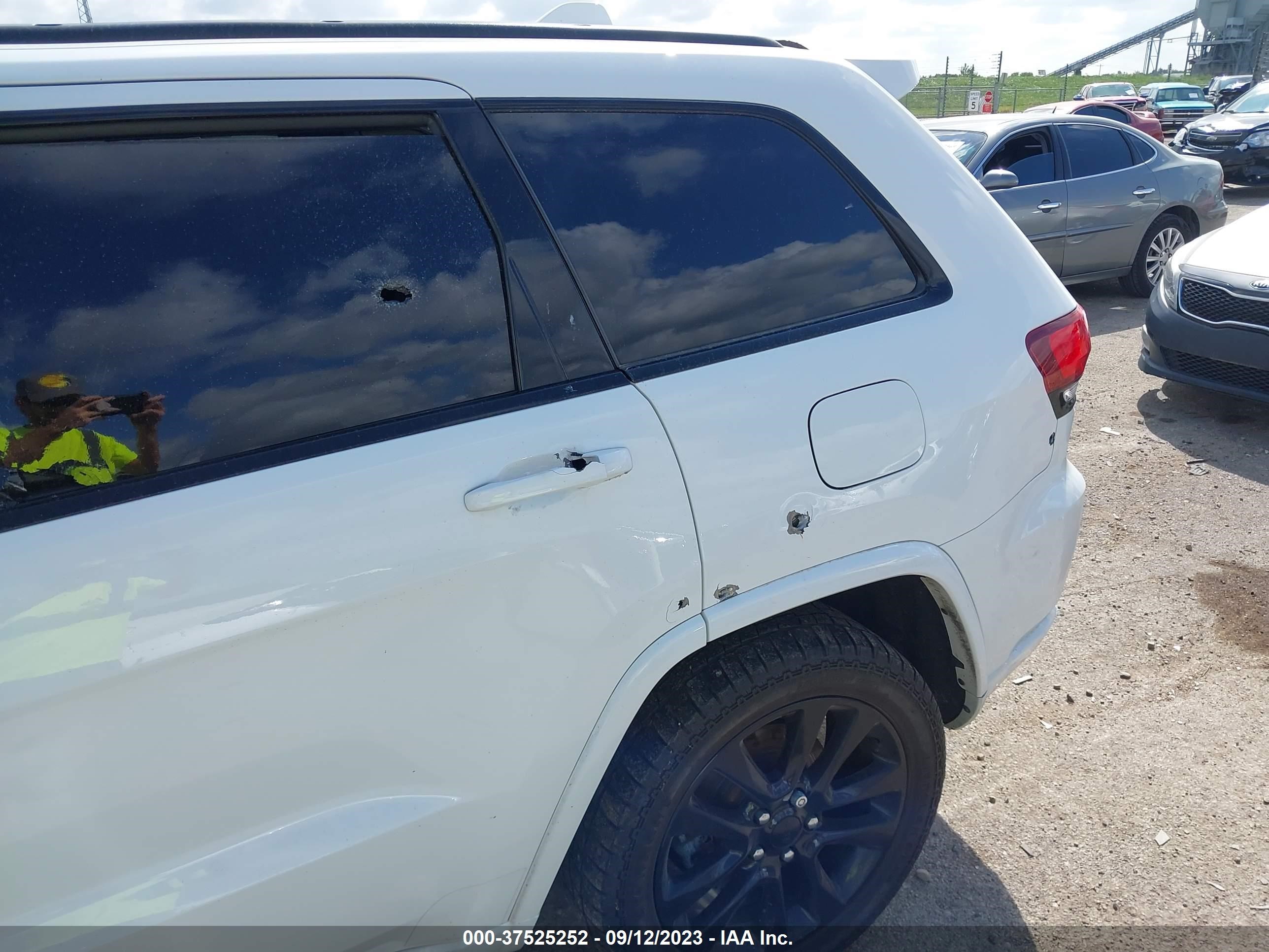 Photo 11 VIN: 1C4RJFAG0KC741074 - JEEP GRAND CHEROKEE 