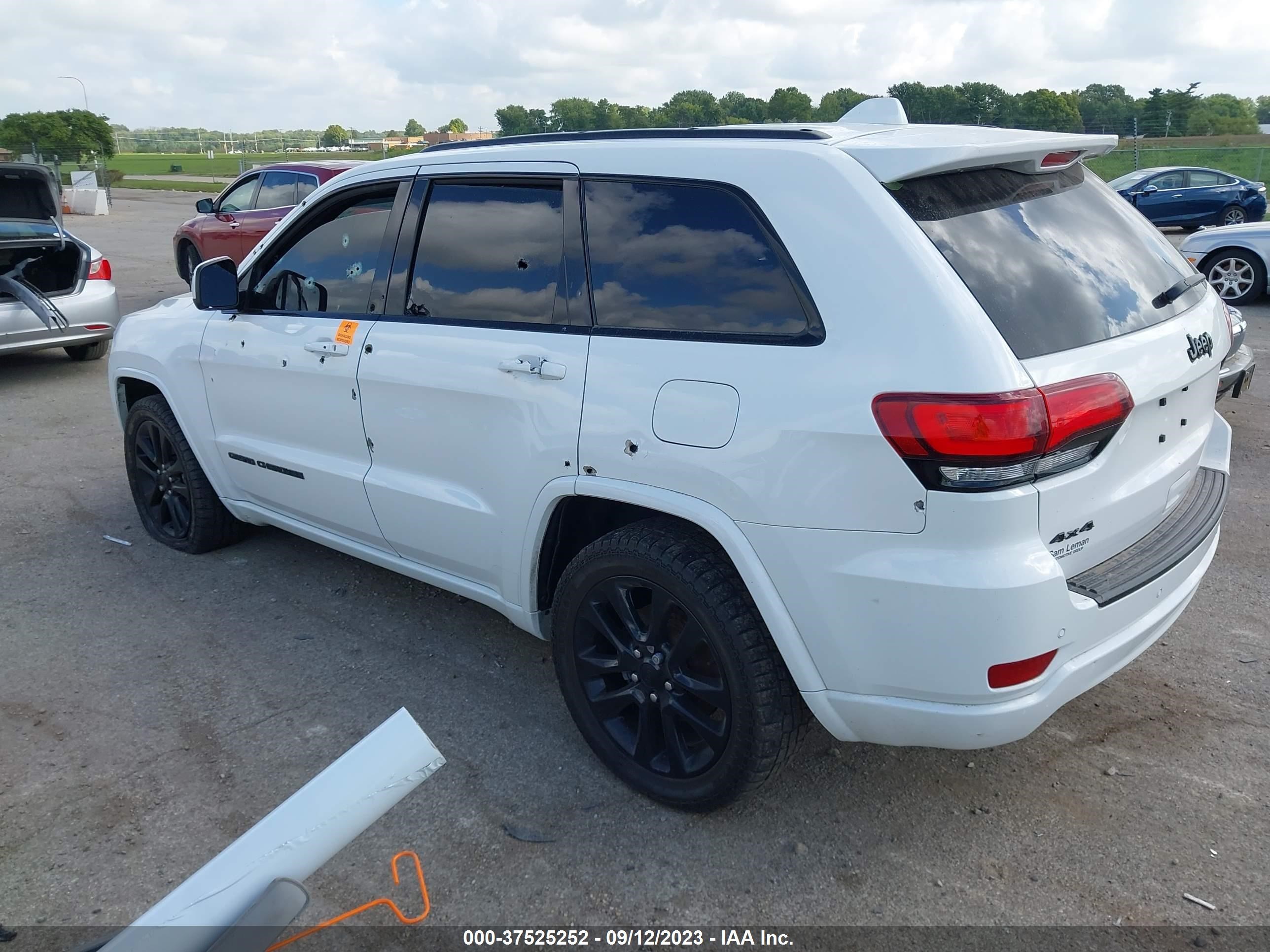 Photo 2 VIN: 1C4RJFAG0KC741074 - JEEP GRAND CHEROKEE 