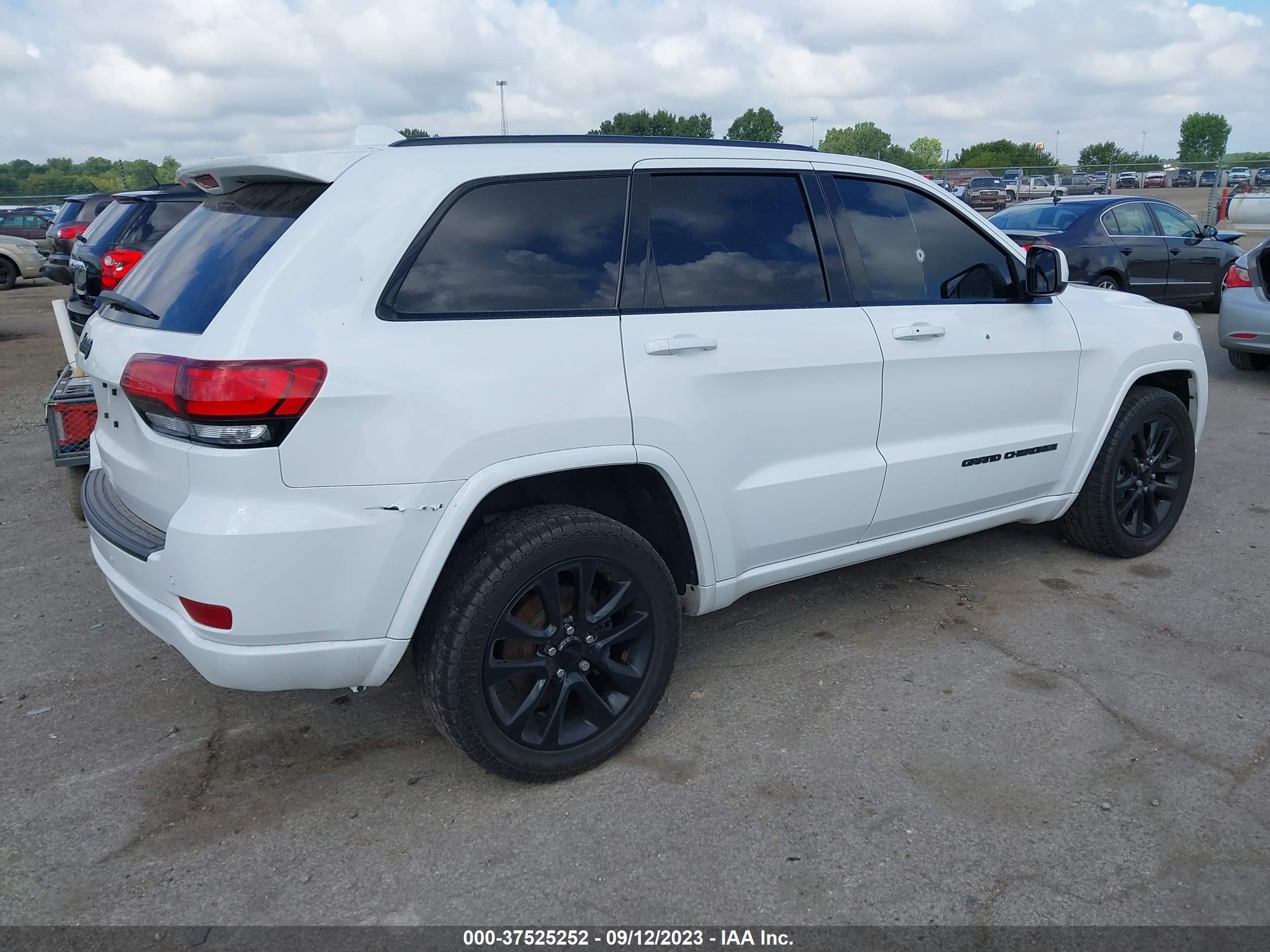 Photo 3 VIN: 1C4RJFAG0KC741074 - JEEP GRAND CHEROKEE 