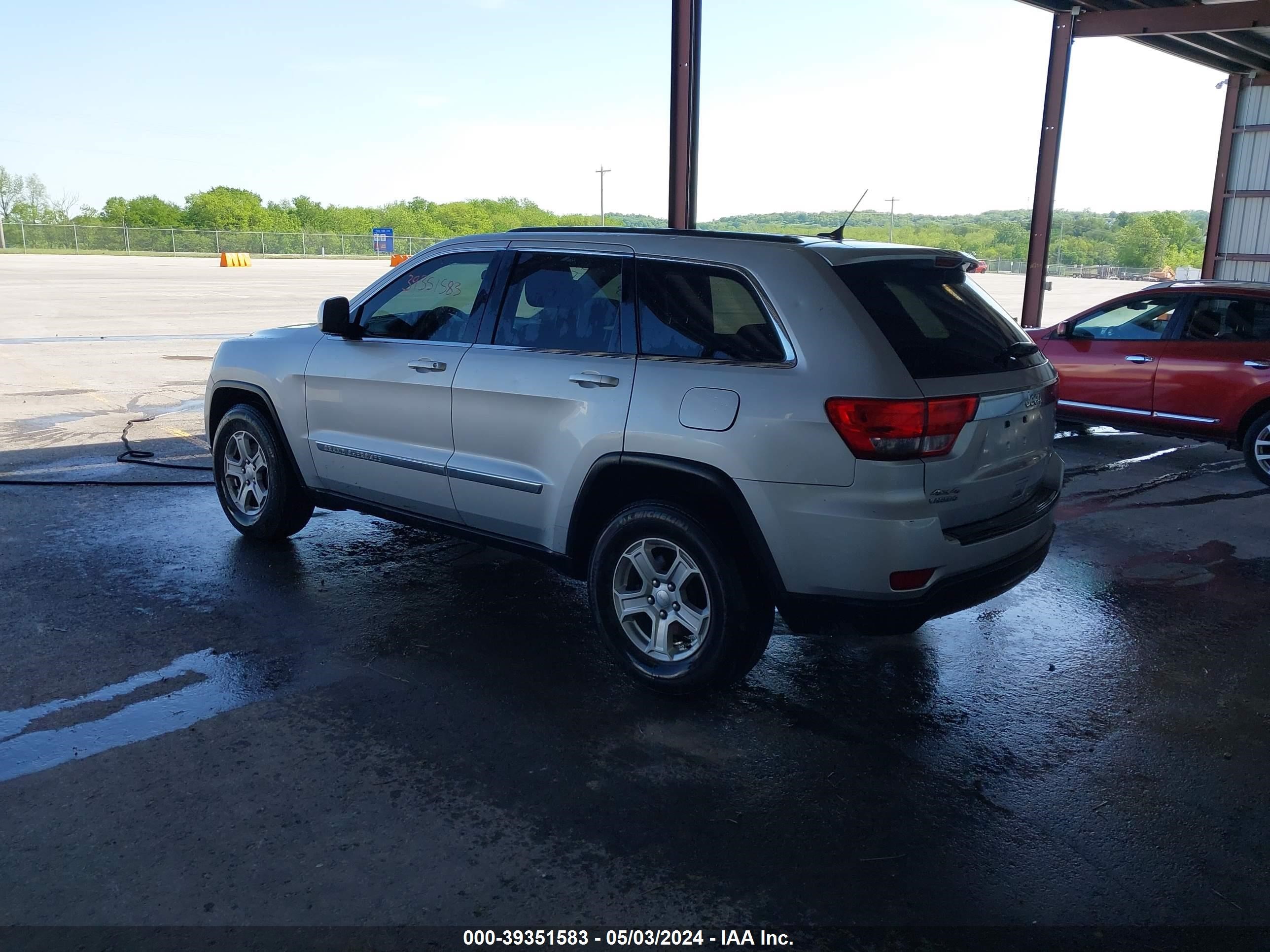 Photo 2 VIN: 1C4RJFAG1DC593679 - JEEP GRAND CHEROKEE 