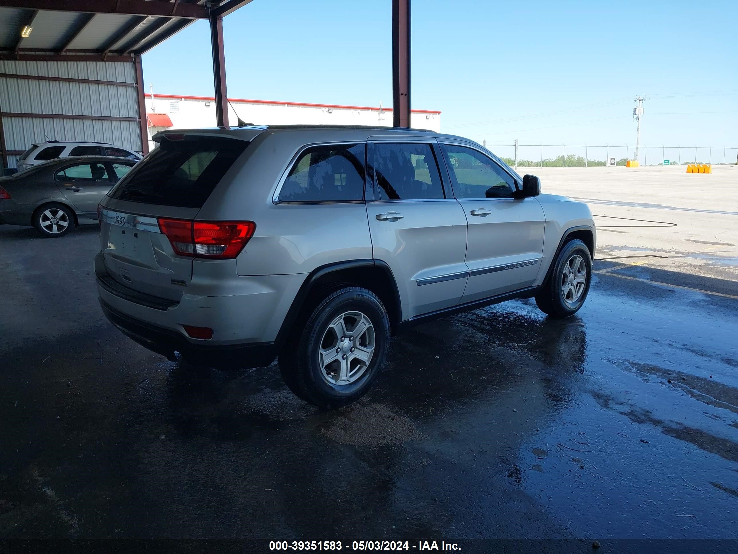 Photo 3 VIN: 1C4RJFAG1DC593679 - JEEP GRAND CHEROKEE 