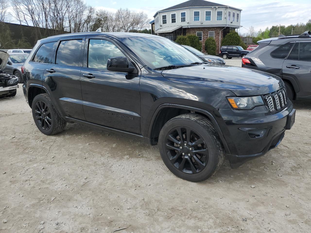 Photo 3 VIN: 1C4RJFAG1JC492167 - JEEP GRAND CHEROKEE 