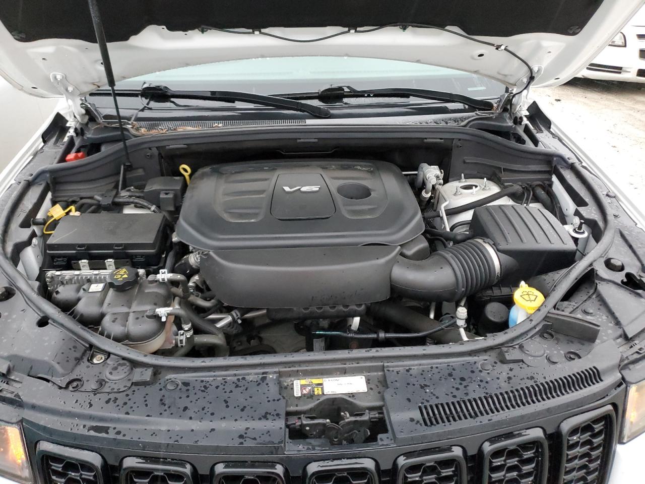 Photo 11 VIN: 1C4RJFAG1JC501675 - JEEP GRAND CHEROKEE 