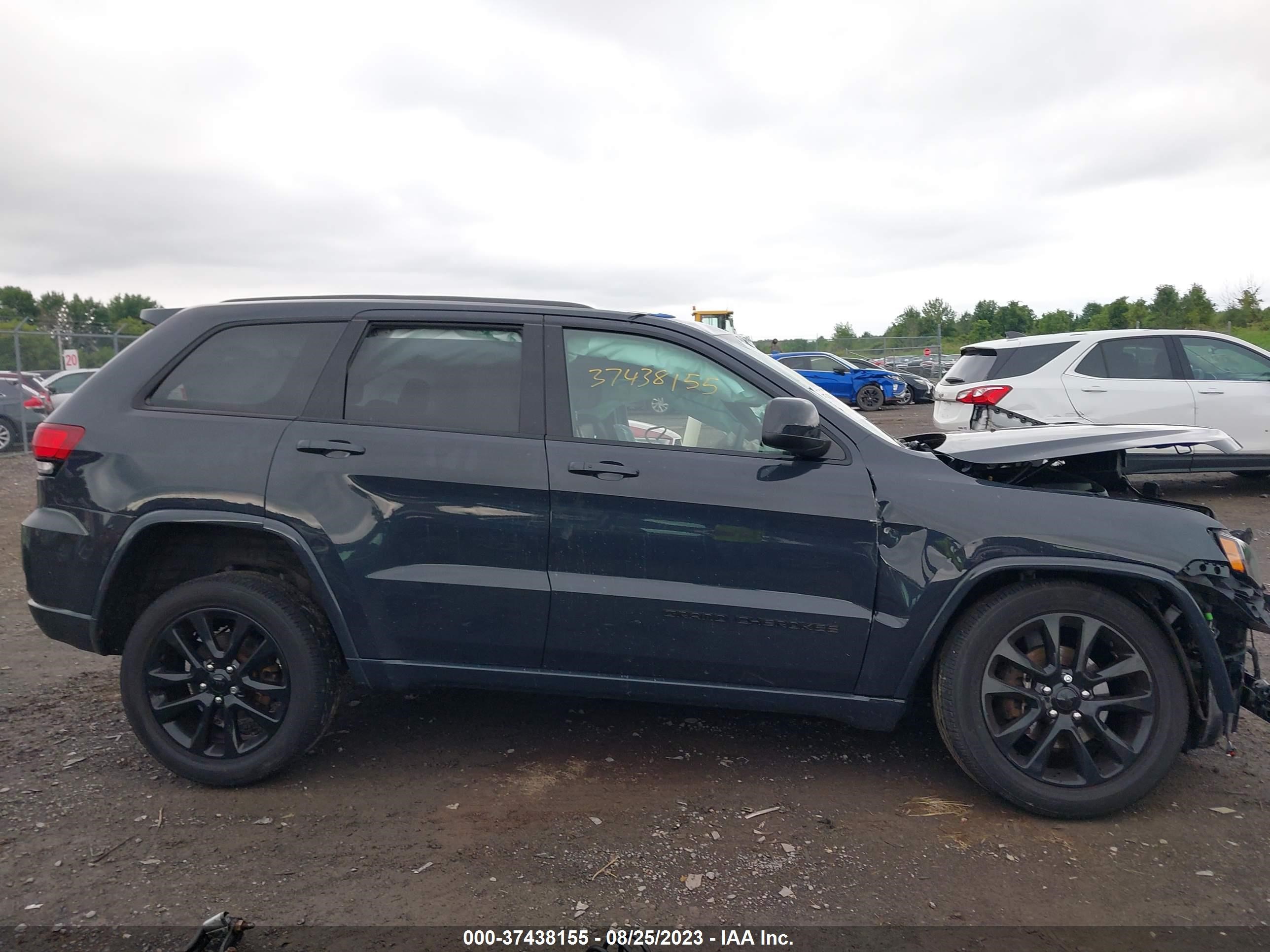 Photo 13 VIN: 1C4RJFAG2JC367159 - JEEP GRAND CHEROKEE 