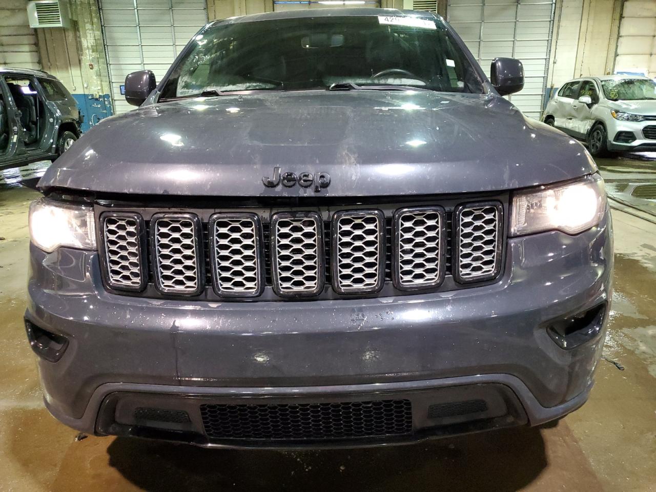 Photo 4 VIN: 1C4RJFAG2JC388500 - JEEP GRAND CHEROKEE 