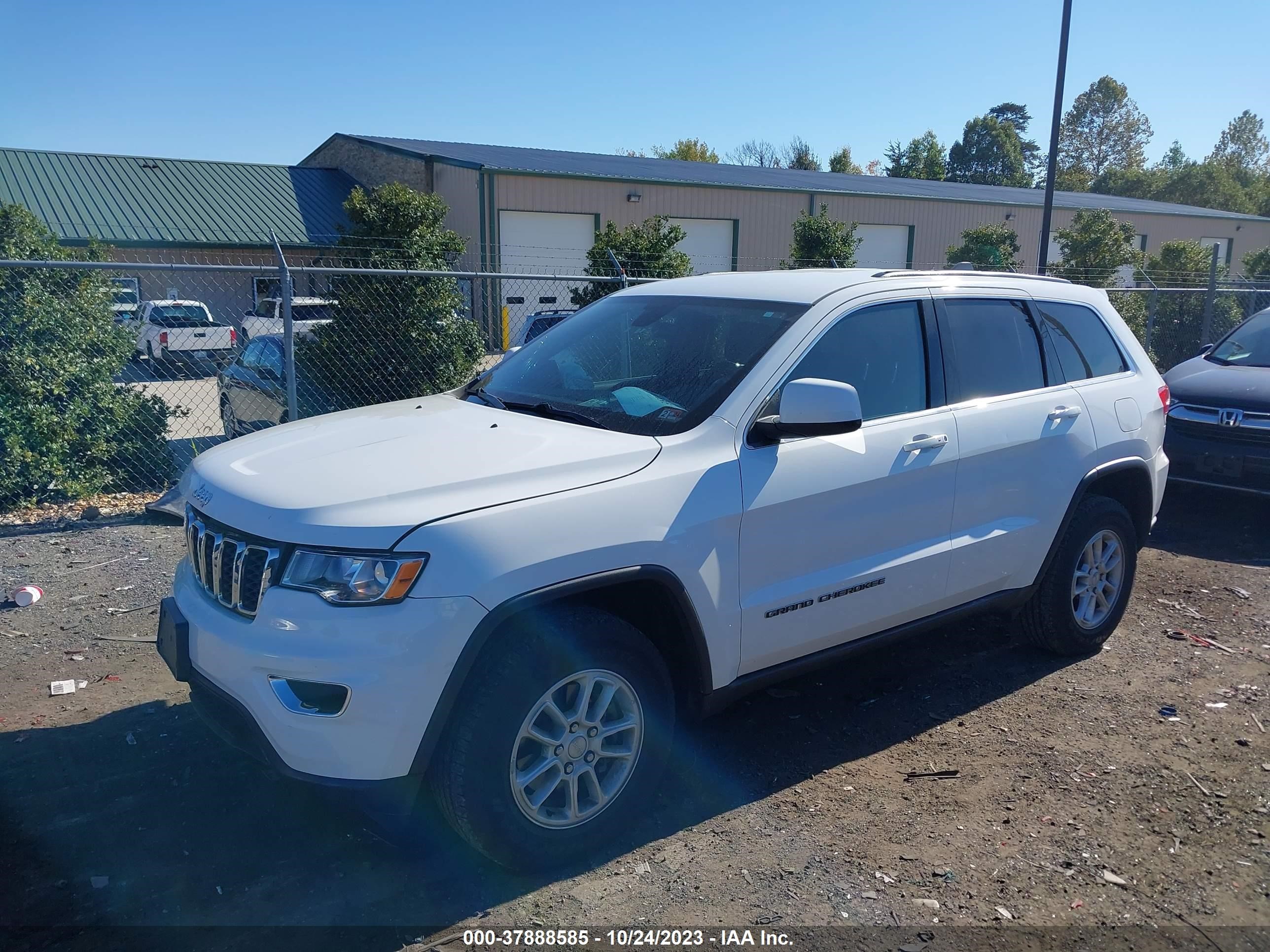 Photo 1 VIN: 1C4RJFAG2JC503211 - JEEP GRAND CHEROKEE 