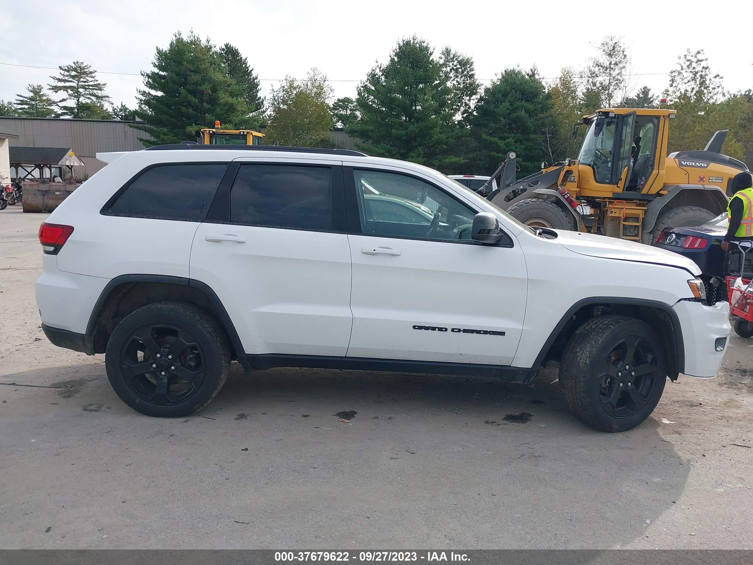 Photo 12 VIN: 1C4RJFAG3LC134104 - JEEP GRAND CHEROKEE 