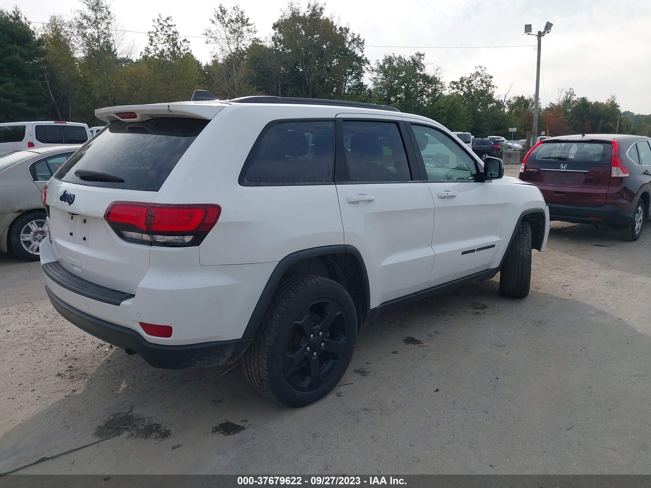 Photo 3 VIN: 1C4RJFAG3LC134104 - JEEP GRAND CHEROKEE 