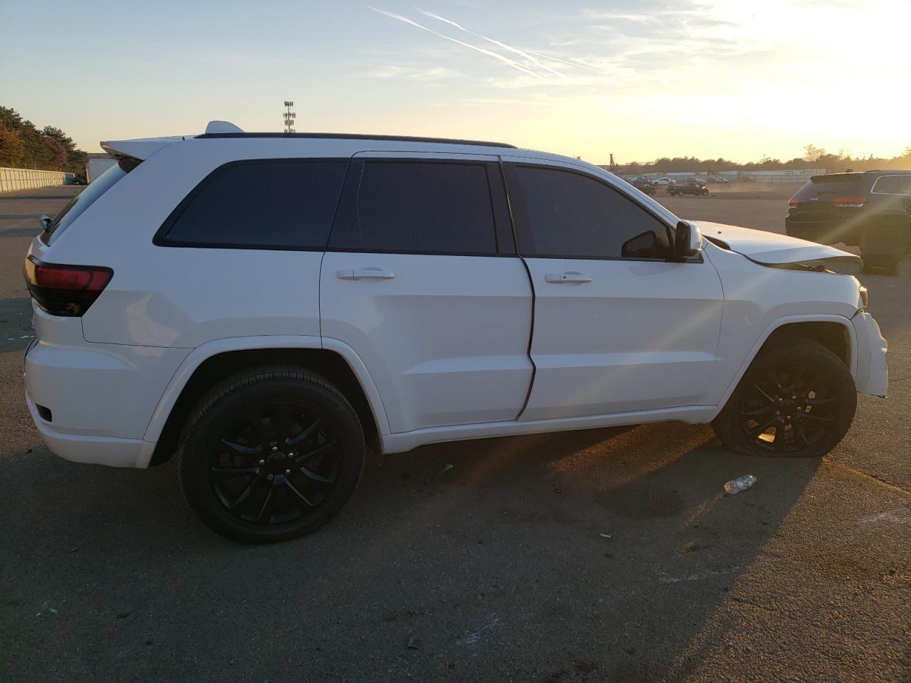 Photo 2 VIN: 1C4RJFAG4LC209215 - JEEP GRAND CHEROKEE 