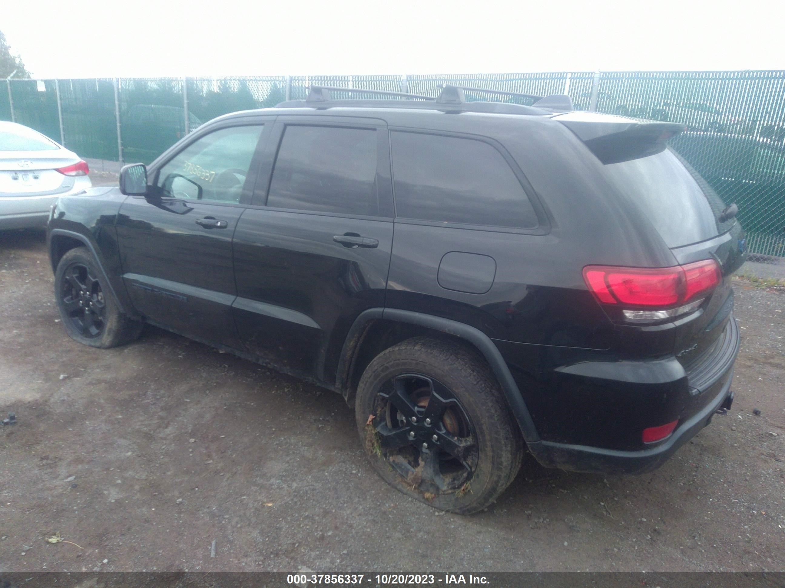 Photo 2 VIN: 1C4RJFAG5KC619763 - JEEP GRAND CHEROKEE 