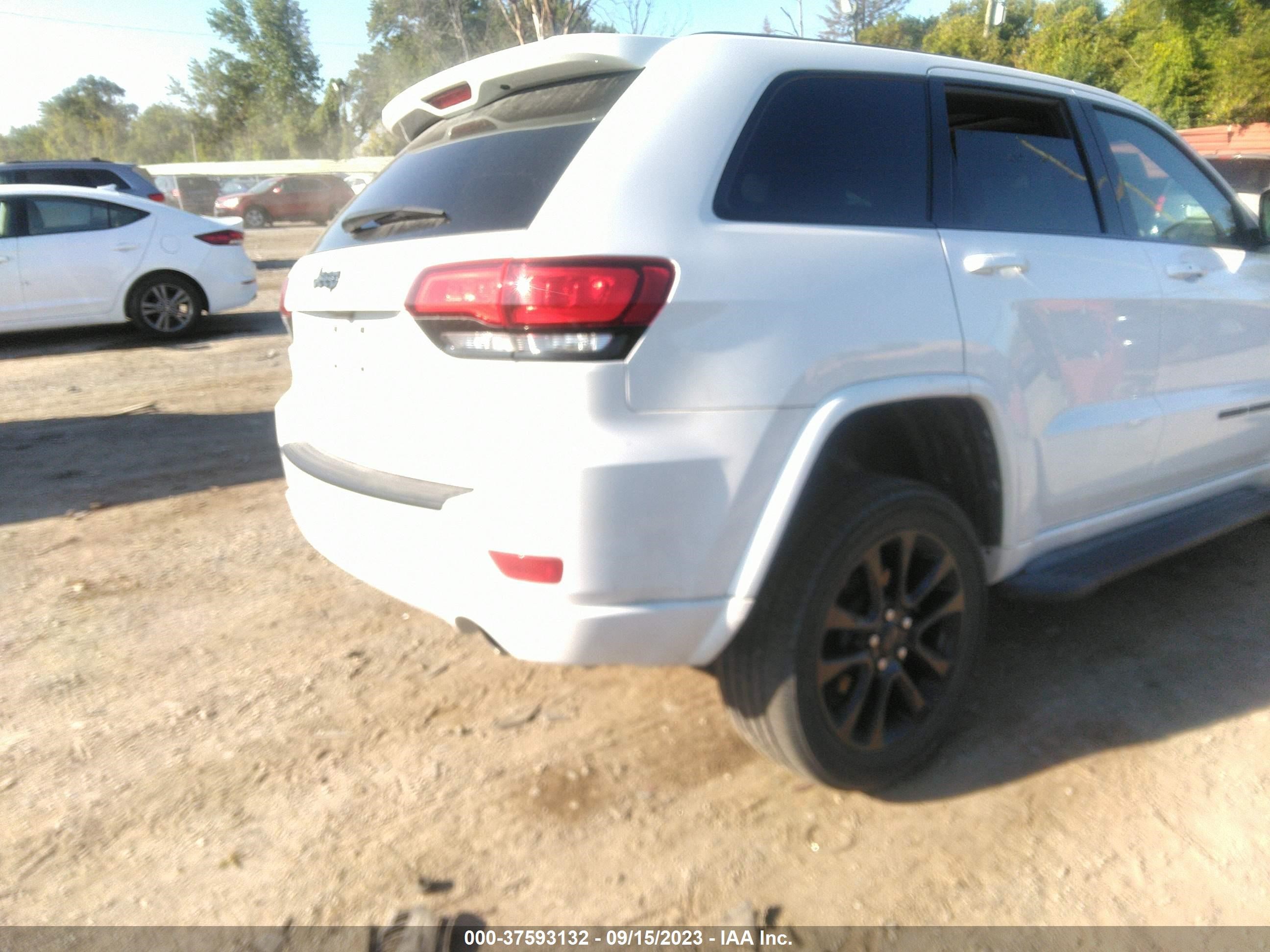 Photo 3 VIN: 1C4RJFAG5MC616932 - JEEP GRAND CHEROKEE 