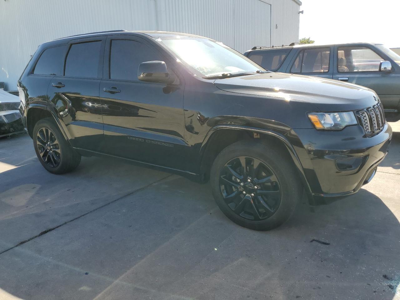 Photo 3 VIN: 1C4RJFAG6HC700456 - JEEP GRAND CHEROKEE 