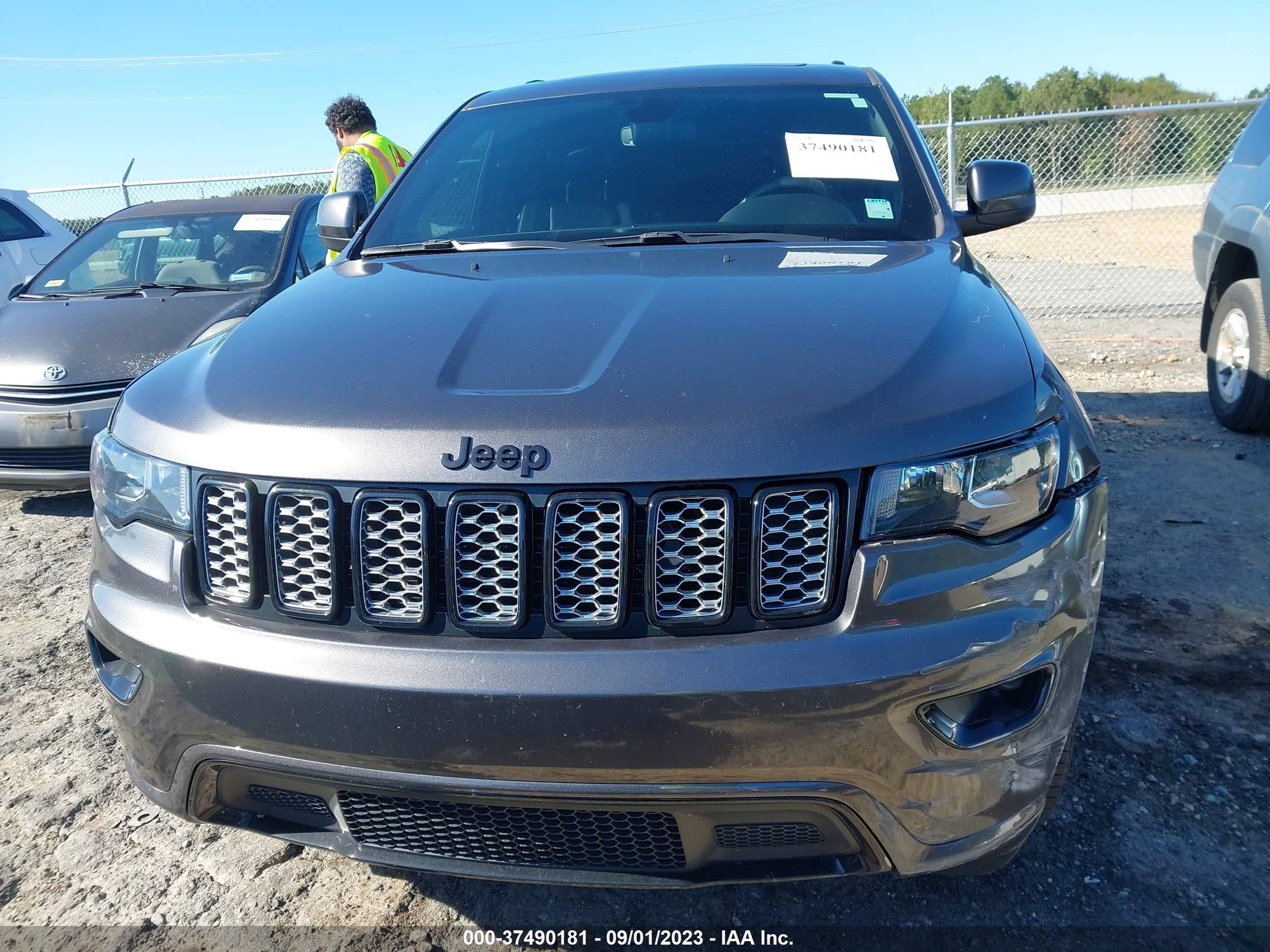 Photo 11 VIN: 1C4RJFAG6JC469029 - JEEP GRAND CHEROKEE 