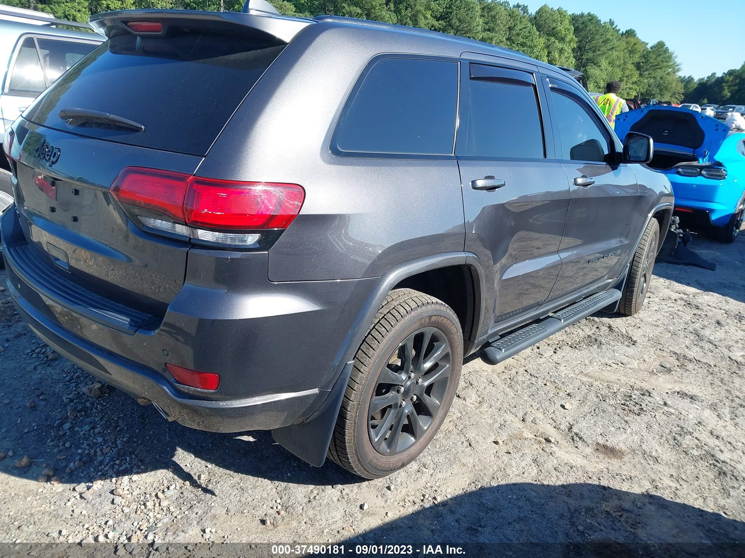 Photo 3 VIN: 1C4RJFAG6JC469029 - JEEP GRAND CHEROKEE 