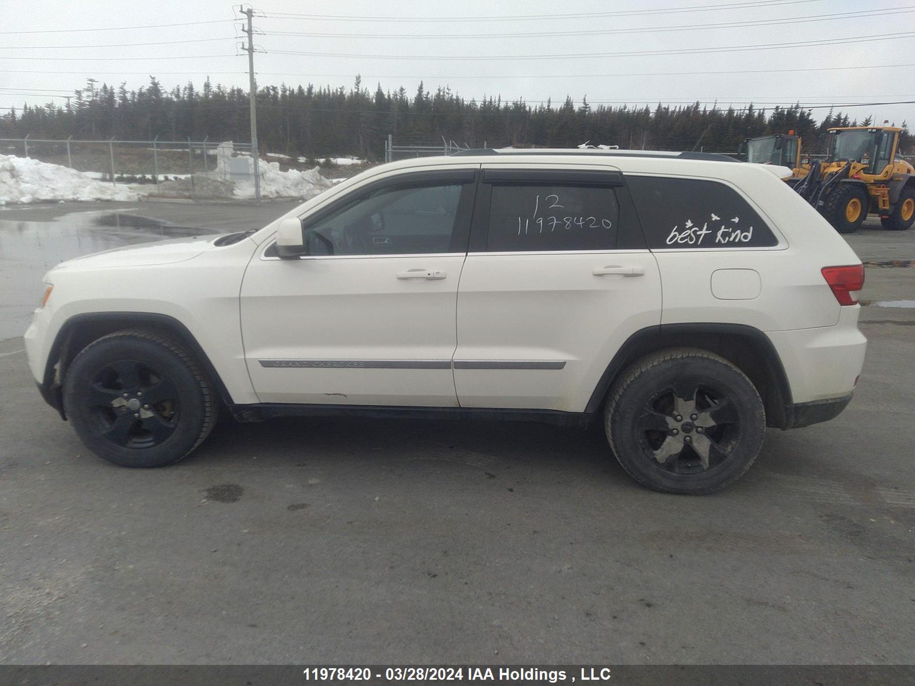 Photo 14 VIN: 1C4RJFAG7CC217003 - JEEP GRAND CHEROKEE 