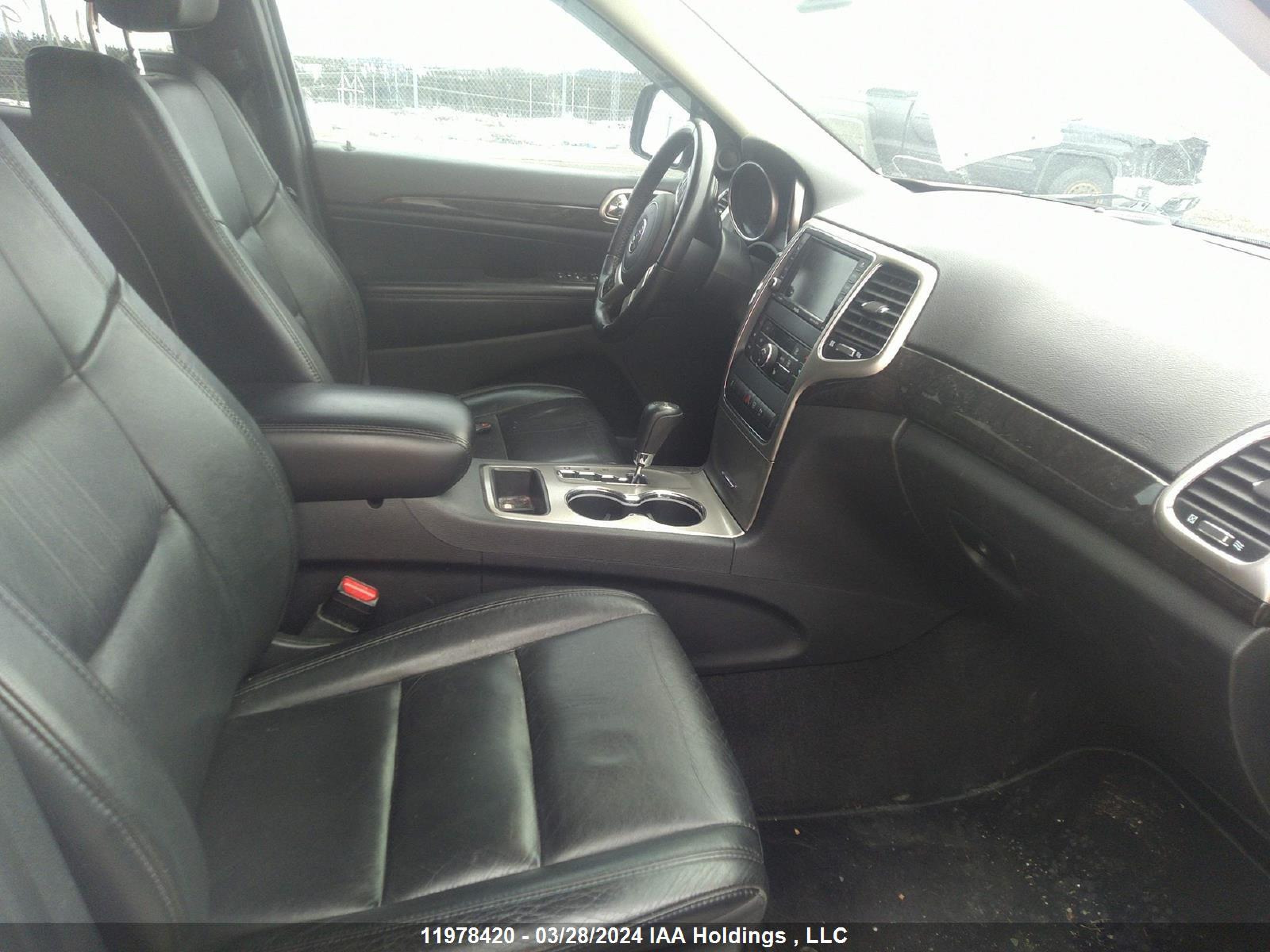 Photo 4 VIN: 1C4RJFAG7CC217003 - JEEP GRAND CHEROKEE 