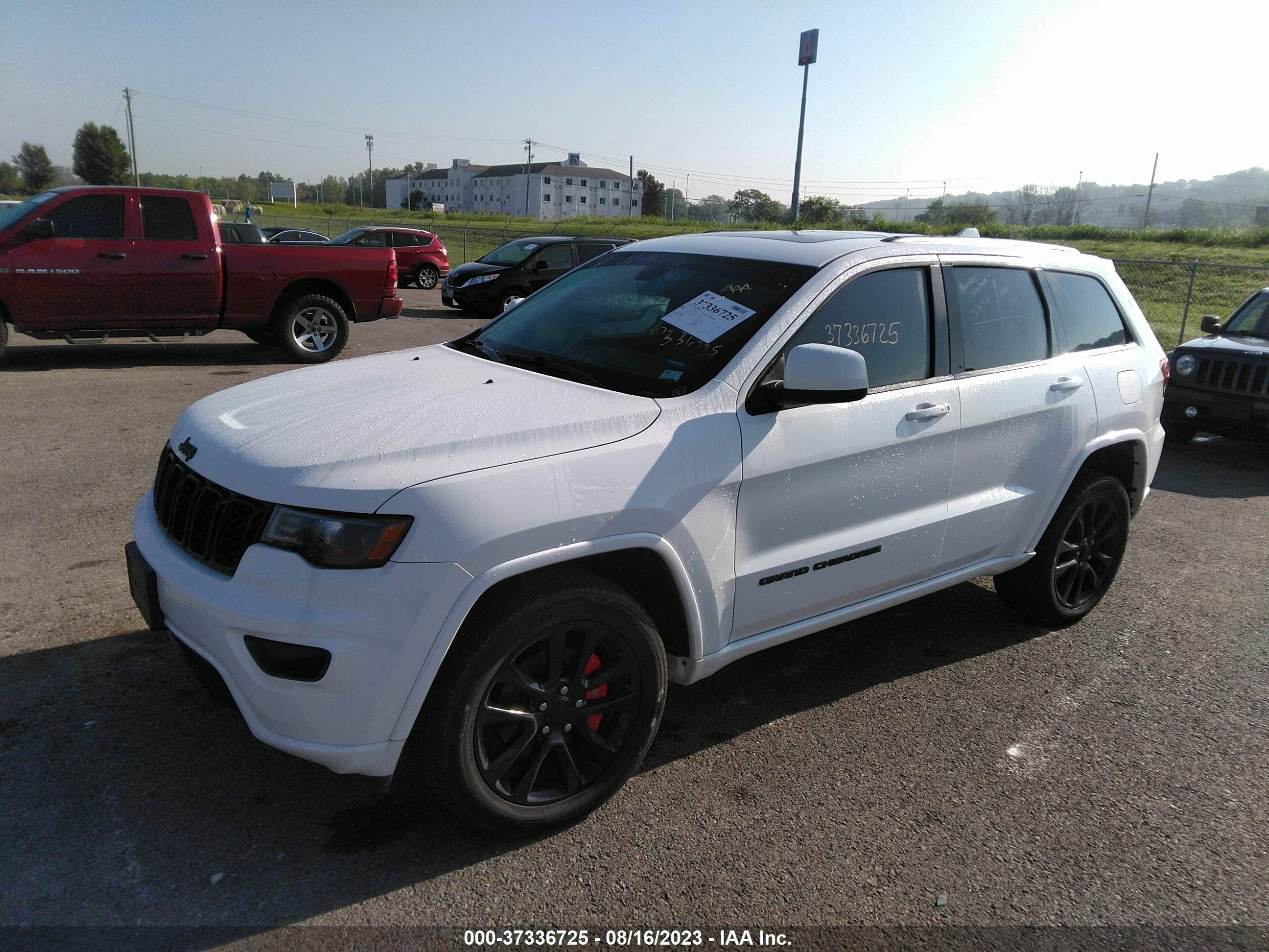 Photo 1 VIN: 1C4RJFAG7HC744756 - JEEP GRAND CHEROKEE 