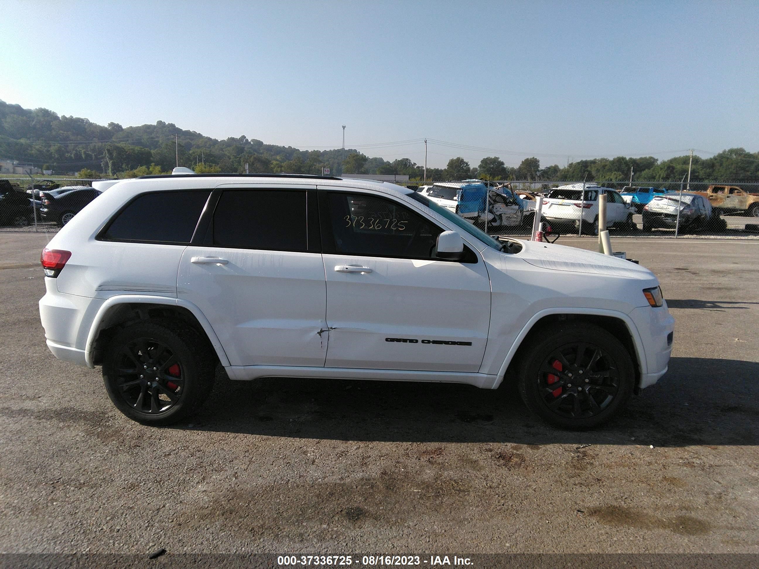 Photo 12 VIN: 1C4RJFAG7HC744756 - JEEP GRAND CHEROKEE 