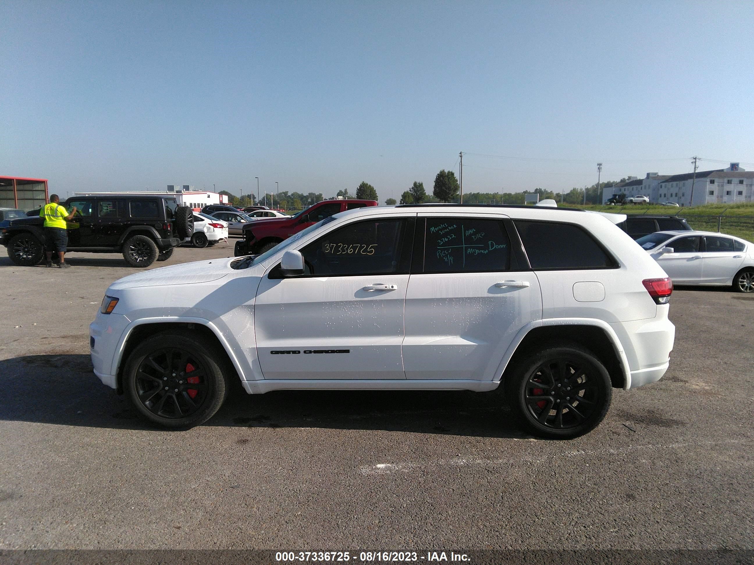 Photo 13 VIN: 1C4RJFAG7HC744756 - JEEP GRAND CHEROKEE 