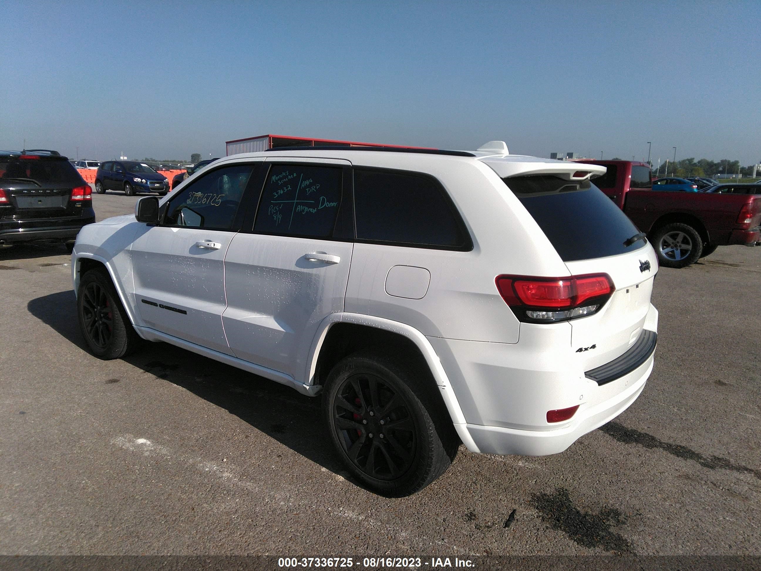 Photo 2 VIN: 1C4RJFAG7HC744756 - JEEP GRAND CHEROKEE 