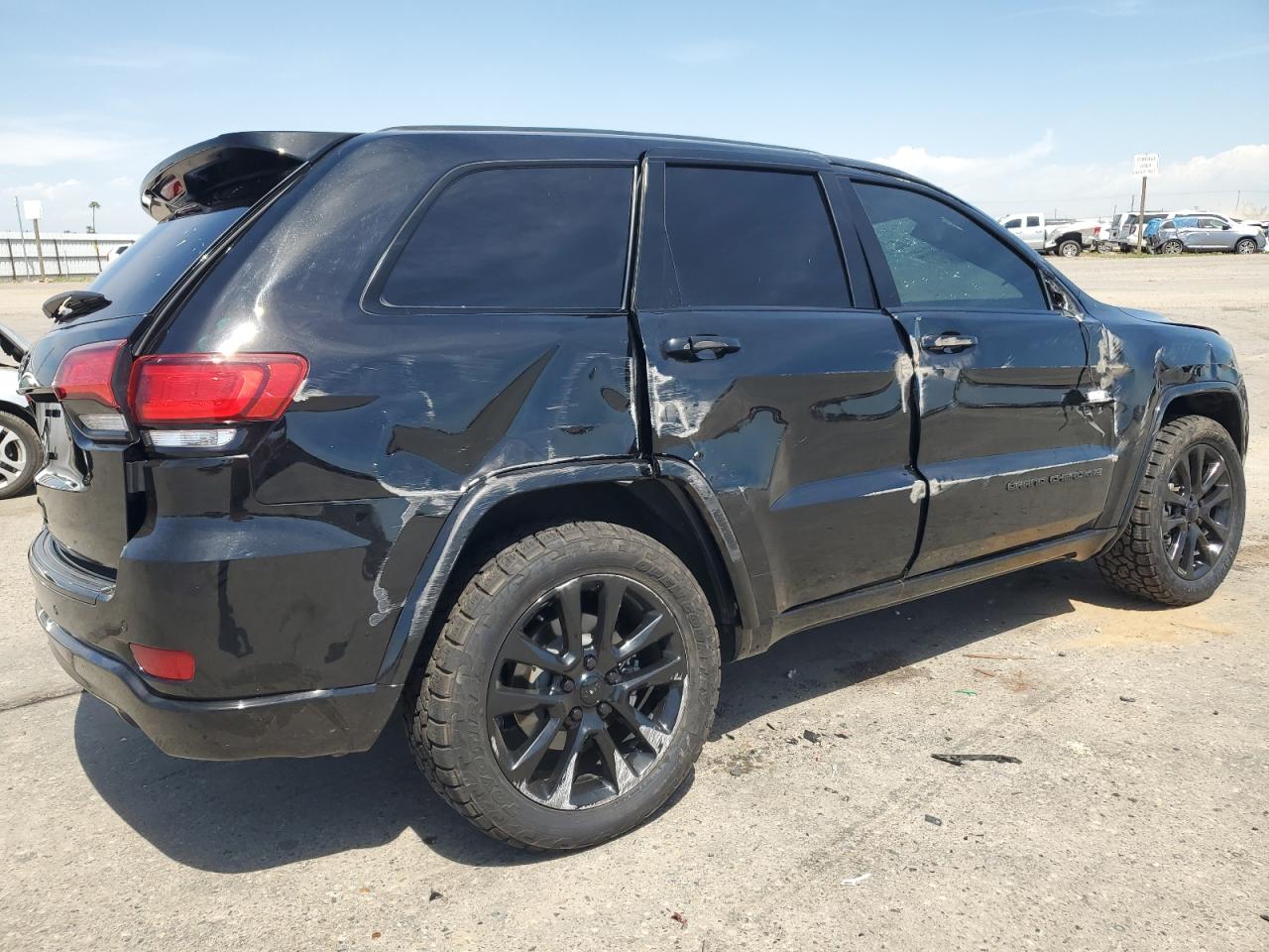 Photo 2 VIN: 1C4RJFAG7JC320399 - JEEP GRAND CHEROKEE 