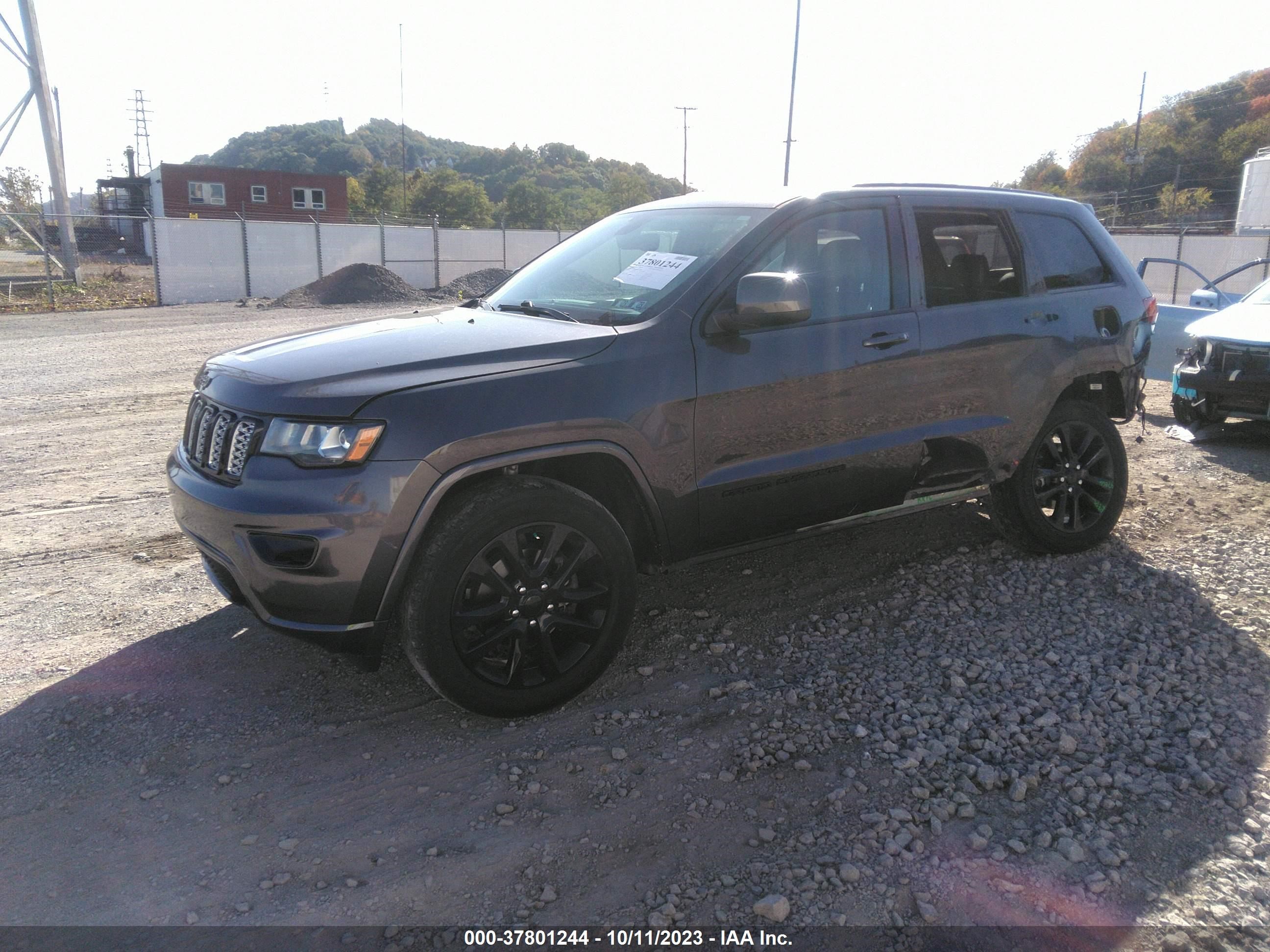 Photo 1 VIN: 1C4RJFAG8JC465256 - JEEP GRAND CHEROKEE 