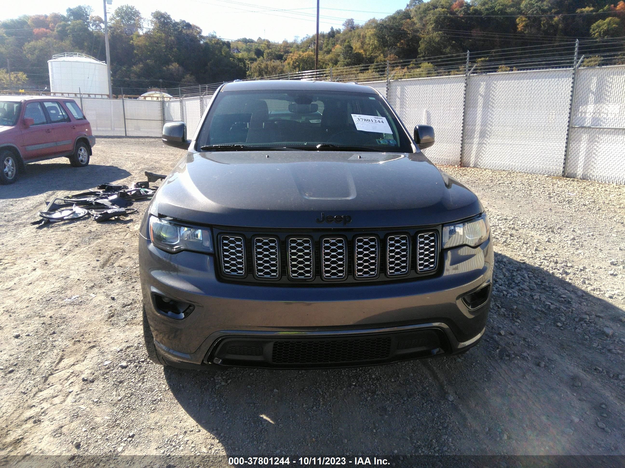 Photo 11 VIN: 1C4RJFAG8JC465256 - JEEP GRAND CHEROKEE 