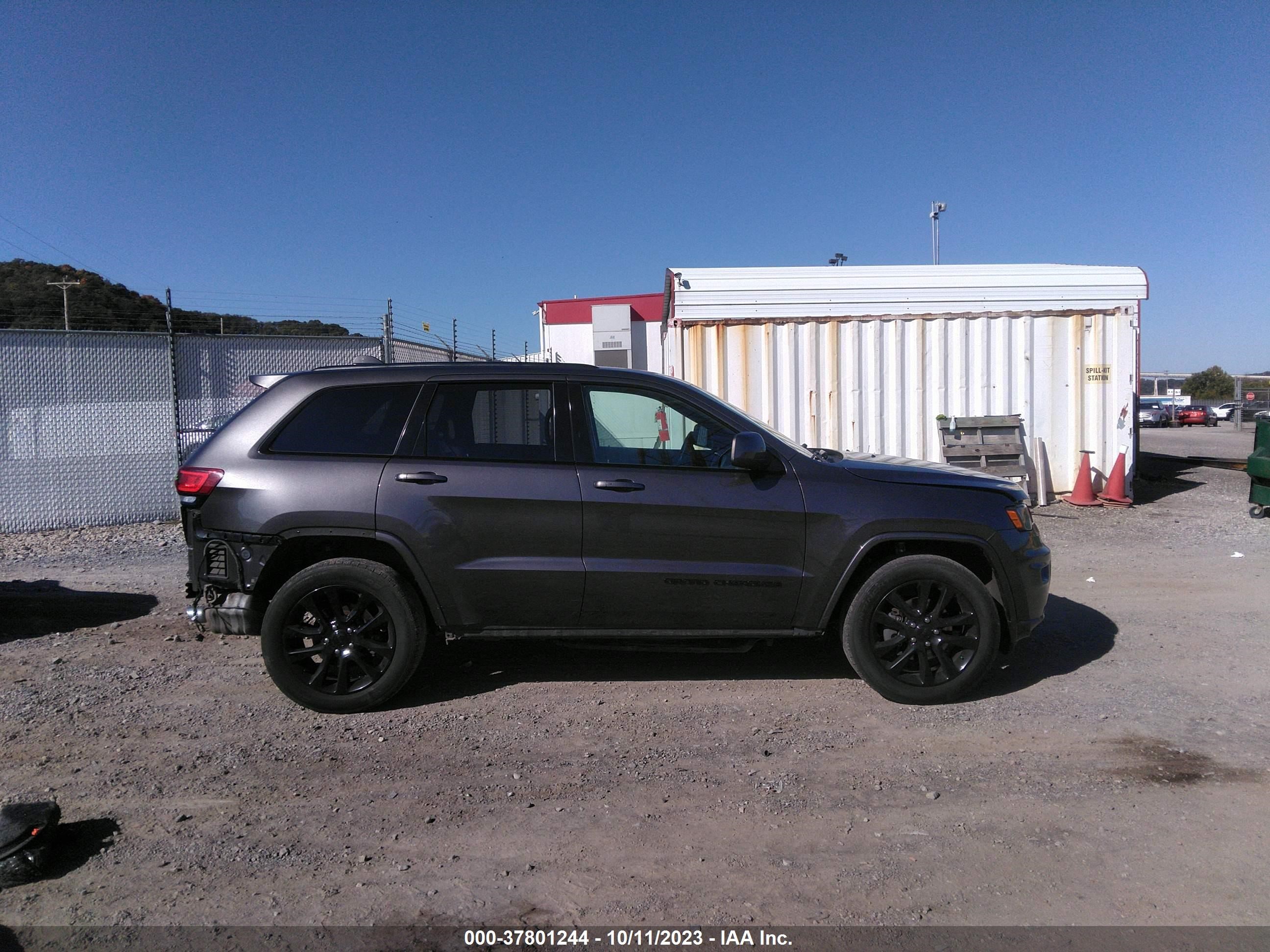 Photo 12 VIN: 1C4RJFAG8JC465256 - JEEP GRAND CHEROKEE 