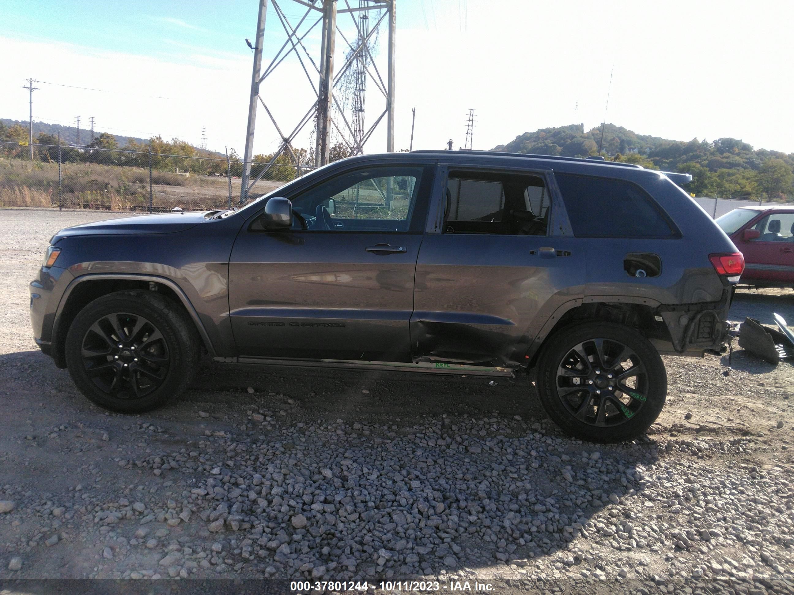 Photo 13 VIN: 1C4RJFAG8JC465256 - JEEP GRAND CHEROKEE 