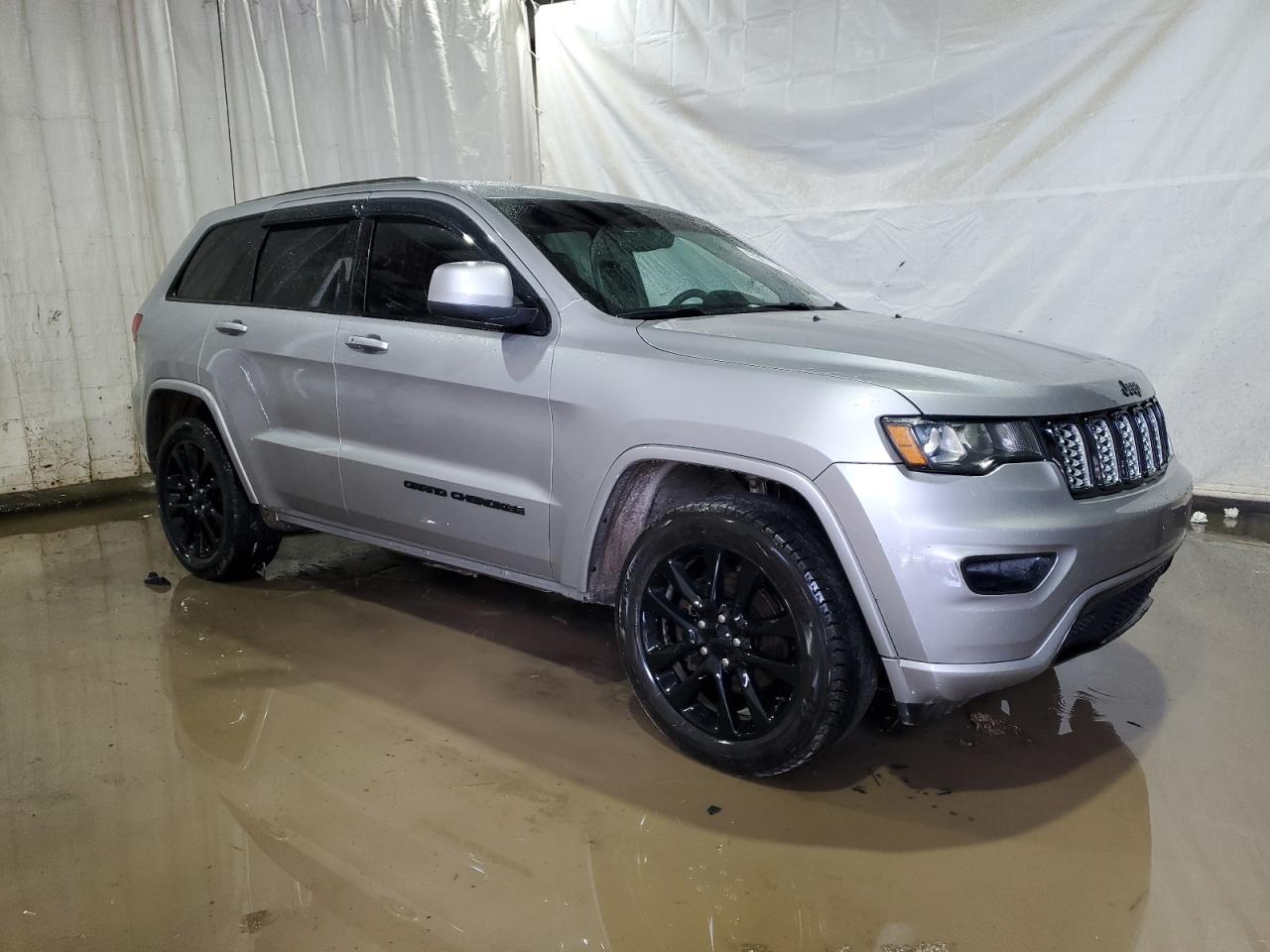 Photo 3 VIN: 1C4RJFAG8JC500927 - JEEP GRAND CHEROKEE 