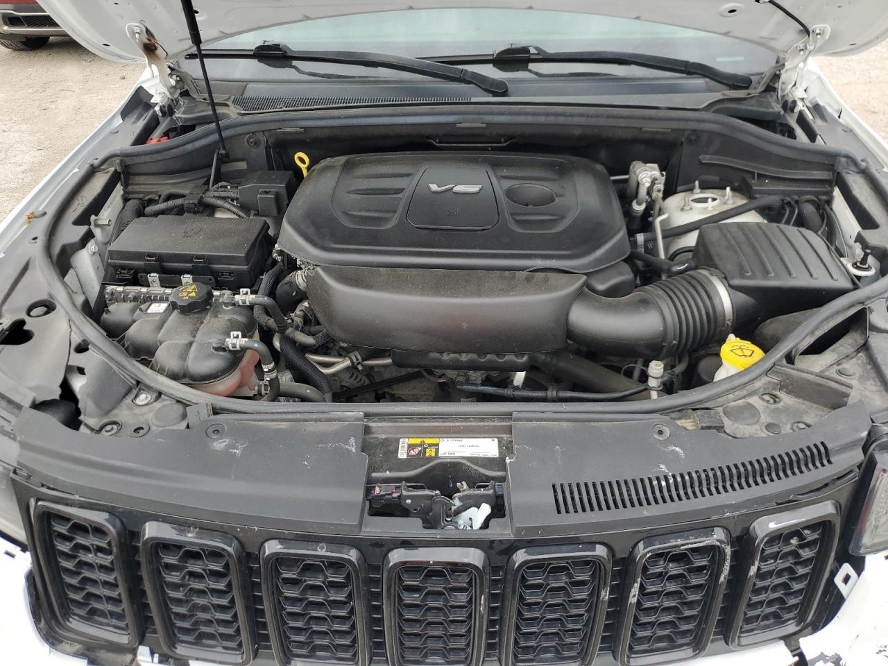 Photo 11 VIN: 1C4RJFAGXJC352778 - JEEP GRAND CHEROKEE 