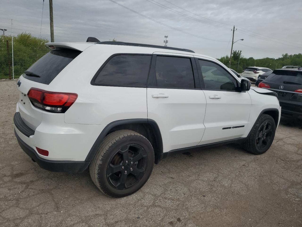 Photo 2 VIN: 1C4RJFAGXJC352778 - JEEP GRAND CHEROKEE 