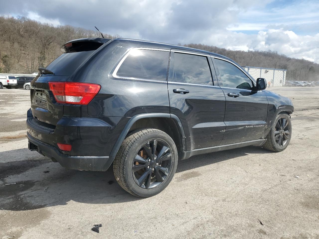 Photo 2 VIN: 1C4RJFAT8DC568629 - JEEP GRAND CHEROKEE 