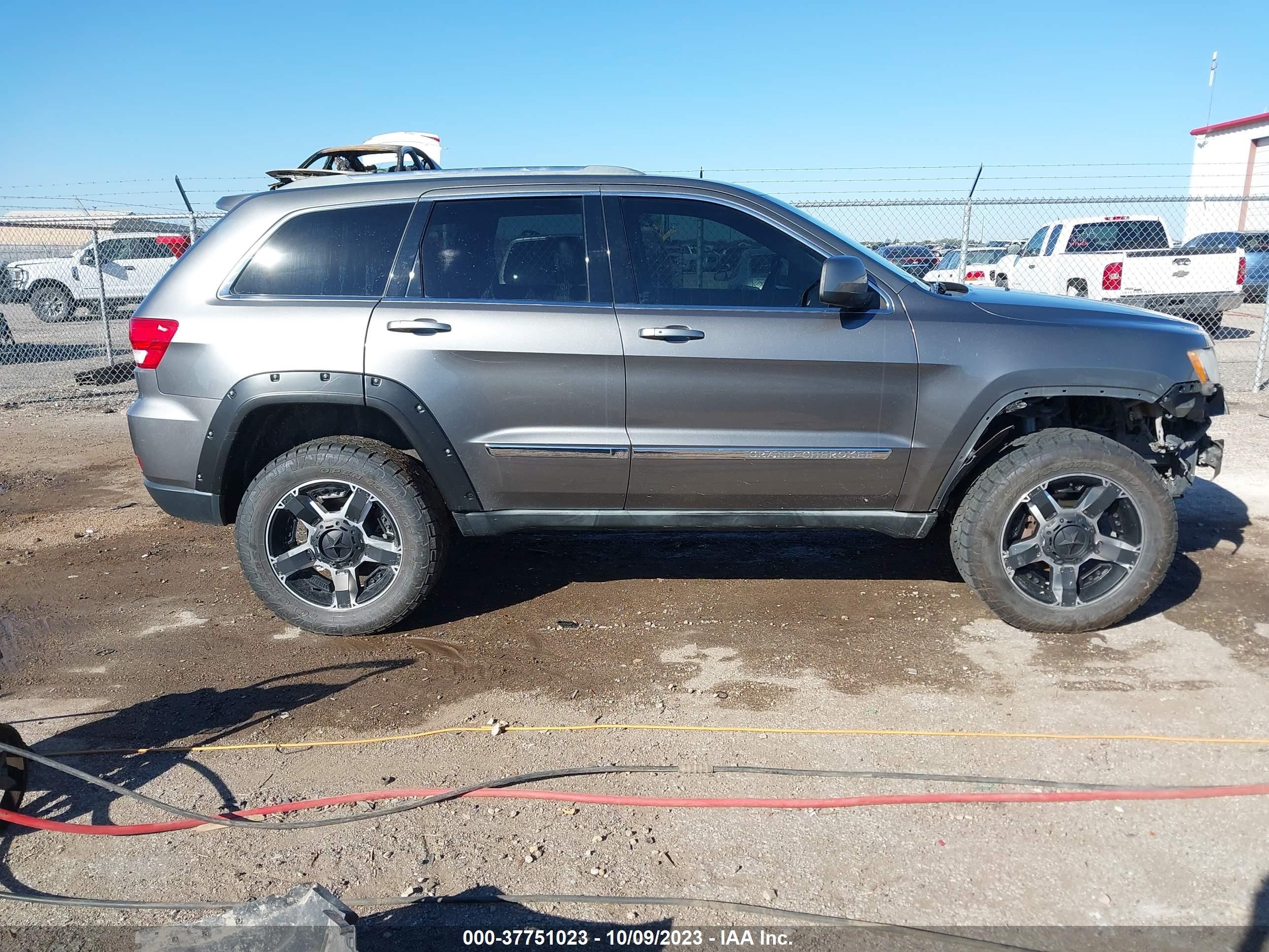 Photo 13 VIN: 1C4RJFATXCC215159 - JEEP GRAND CHEROKEE 