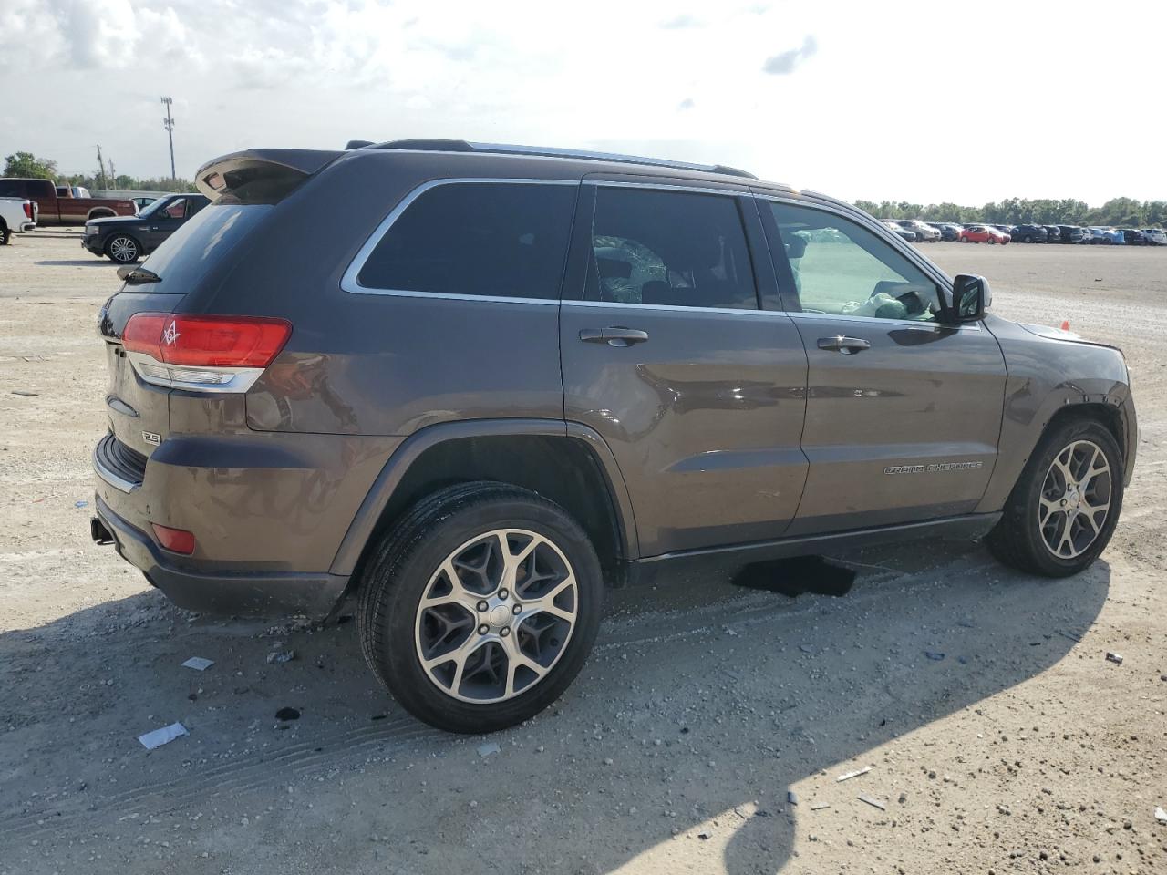 Photo 2 VIN: 1C4RJFBG0JC333428 - JEEP GRAND CHEROKEE 