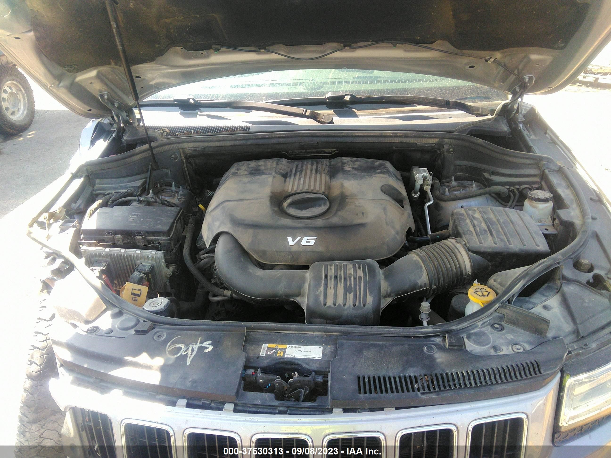 Photo 9 VIN: 1C4RJFBG1FC204850 - JEEP GRAND CHEROKEE 