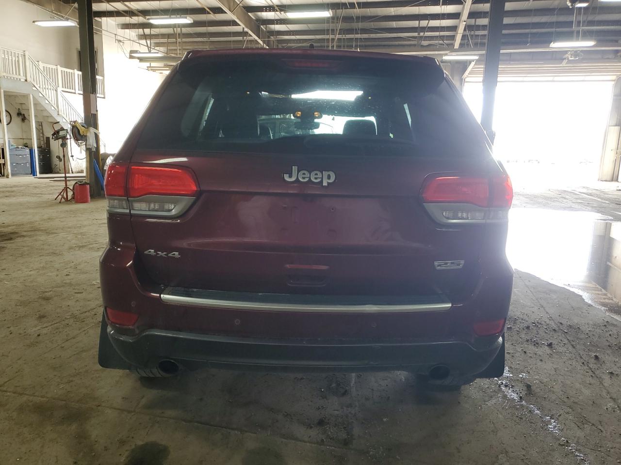 Photo 5 VIN: 1C4RJFBG2JC284457 - JEEP GRAND CHEROKEE 