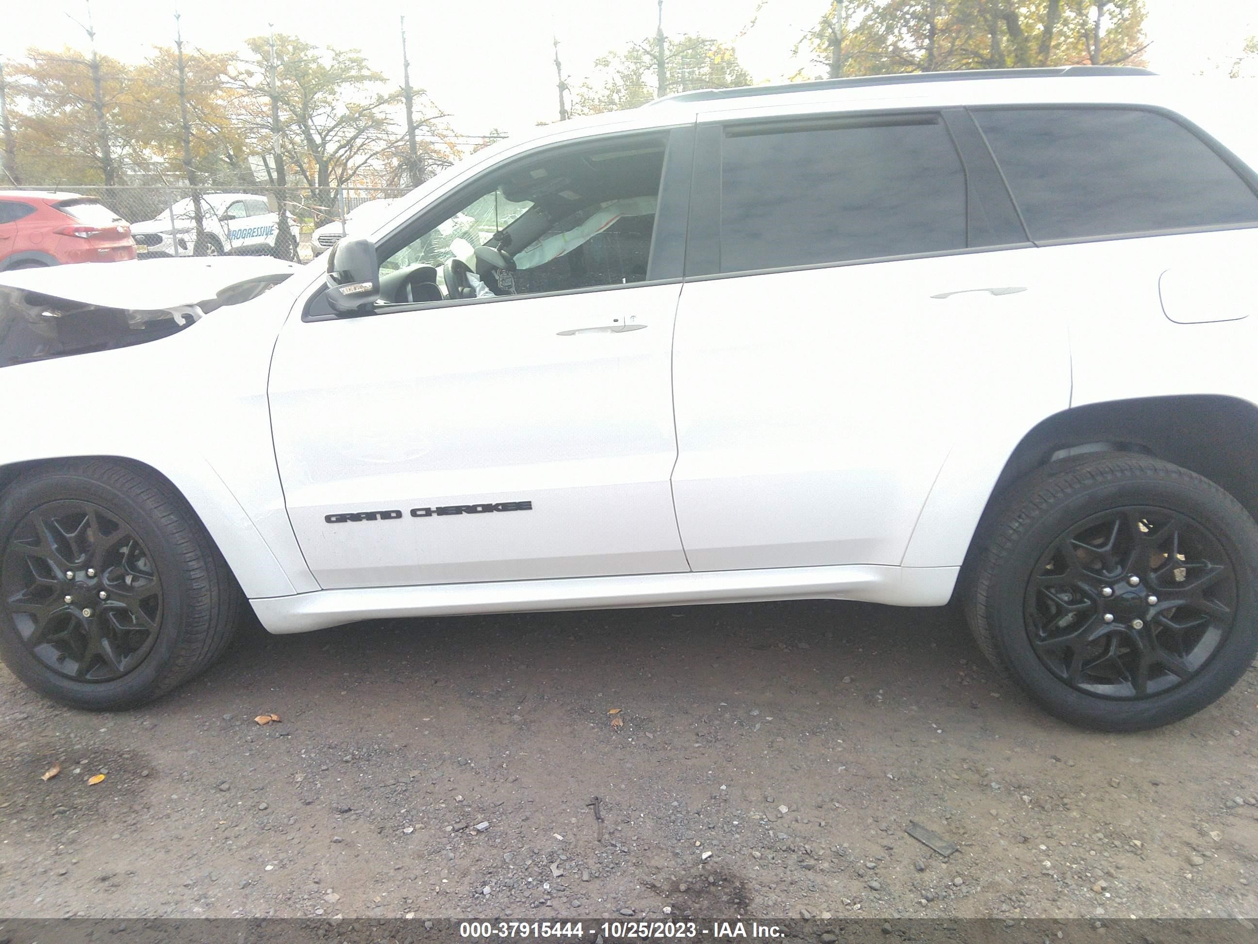 Photo 13 VIN: 1C4RJFBG2MC675600 - JEEP GRAND CHEROKEE 