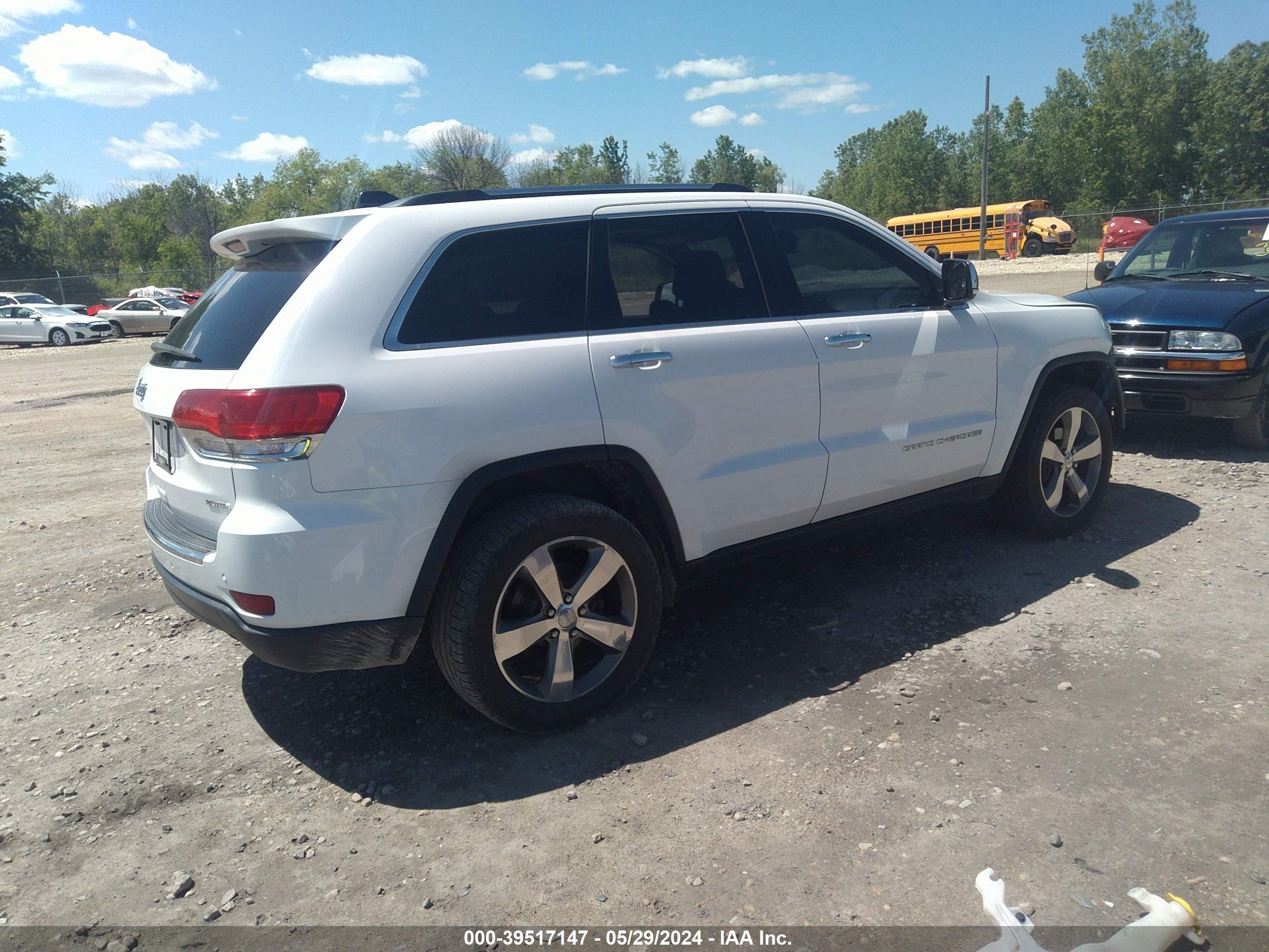 Photo 3 VIN: 1C4RJFBG3FC847829 - JEEP GRAND CHEROKEE 