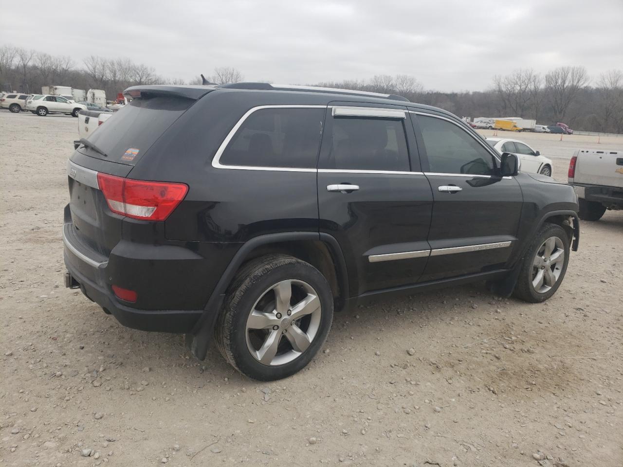 Photo 2 VIN: 1C4RJFBG4DC585946 - JEEP GRAND CHEROKEE 