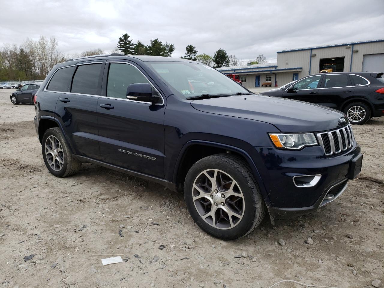 Photo 3 VIN: 1C4RJFBG5JC325003 - JEEP GRAND CHEROKEE 