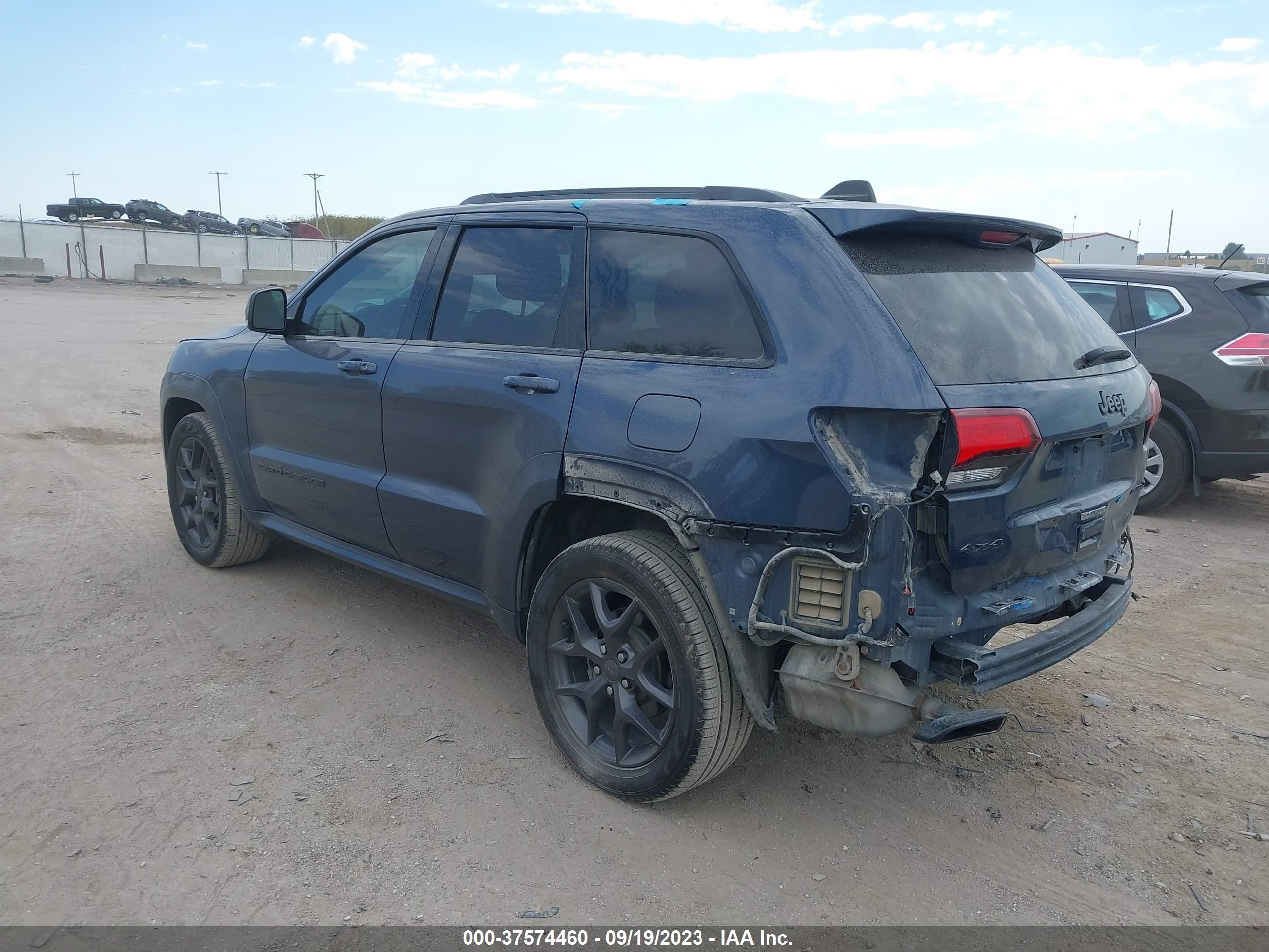 Photo 2 VIN: 1C4RJFBG6KC667397 - JEEP GRAND CHEROKEE 