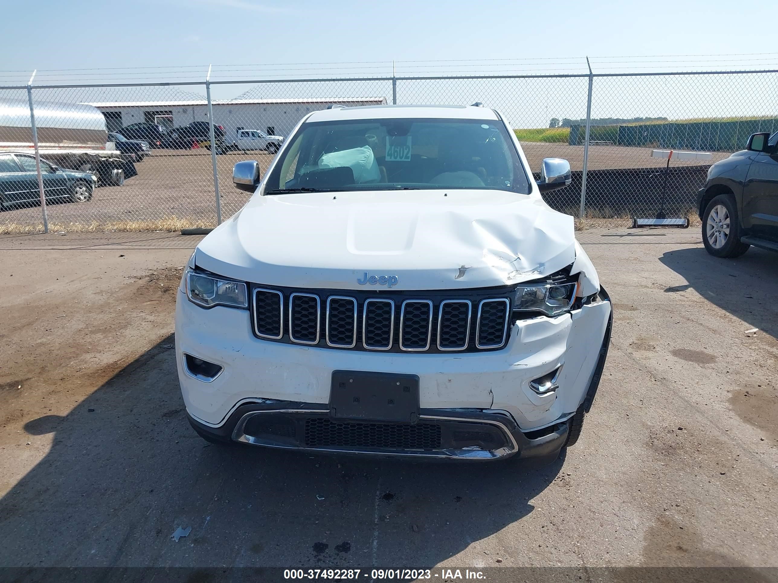 Photo 11 VIN: 1C4RJFBG6LC379106 - JEEP GRAND CHEROKEE 