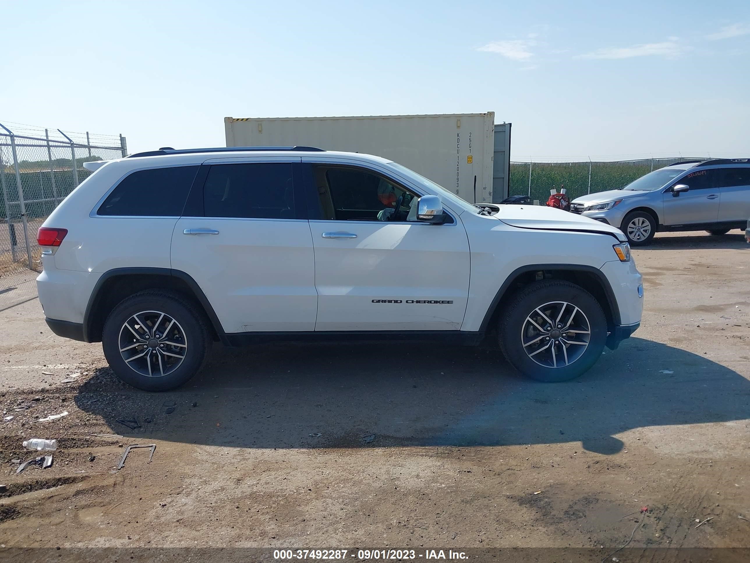 Photo 12 VIN: 1C4RJFBG6LC379106 - JEEP GRAND CHEROKEE 