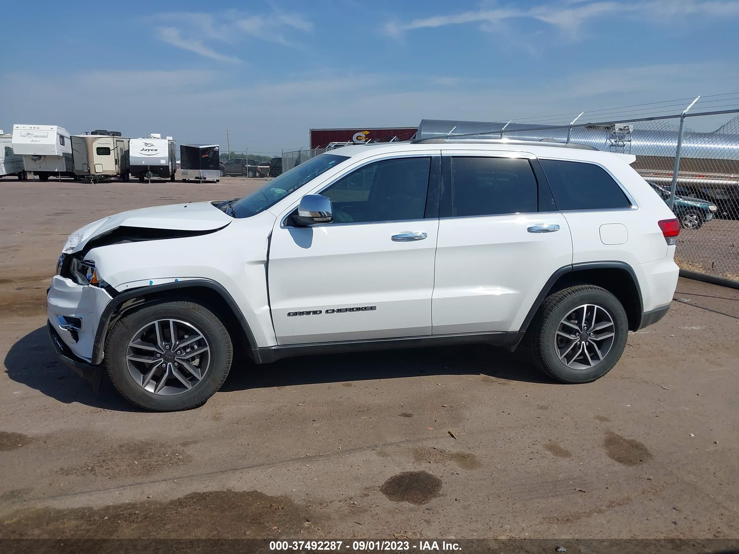 Photo 13 VIN: 1C4RJFBG6LC379106 - JEEP GRAND CHEROKEE 