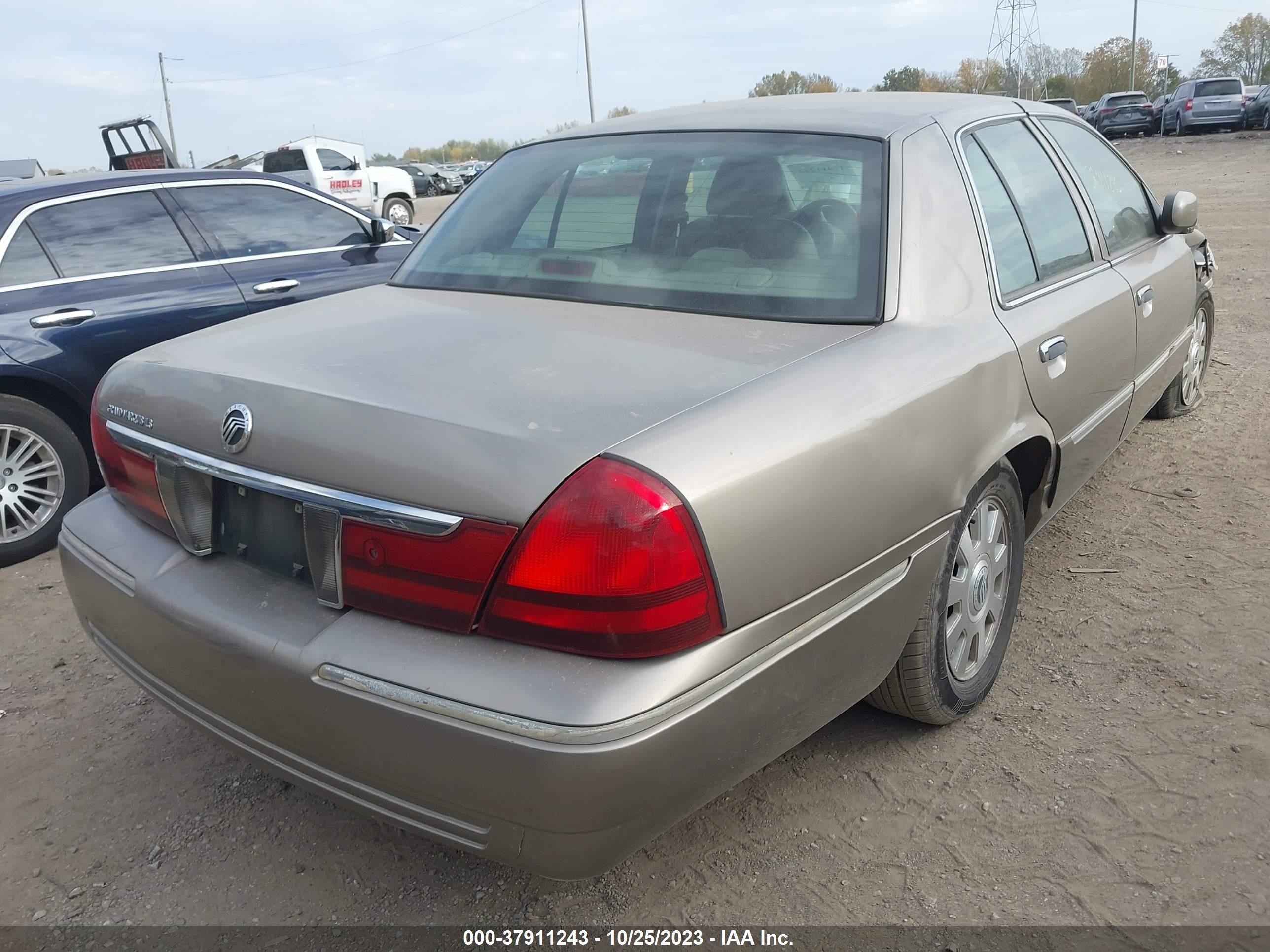 Photo 3 VIN: 1C4RJFBG8EC164152 - MERCURY GRAND MARQUIS 