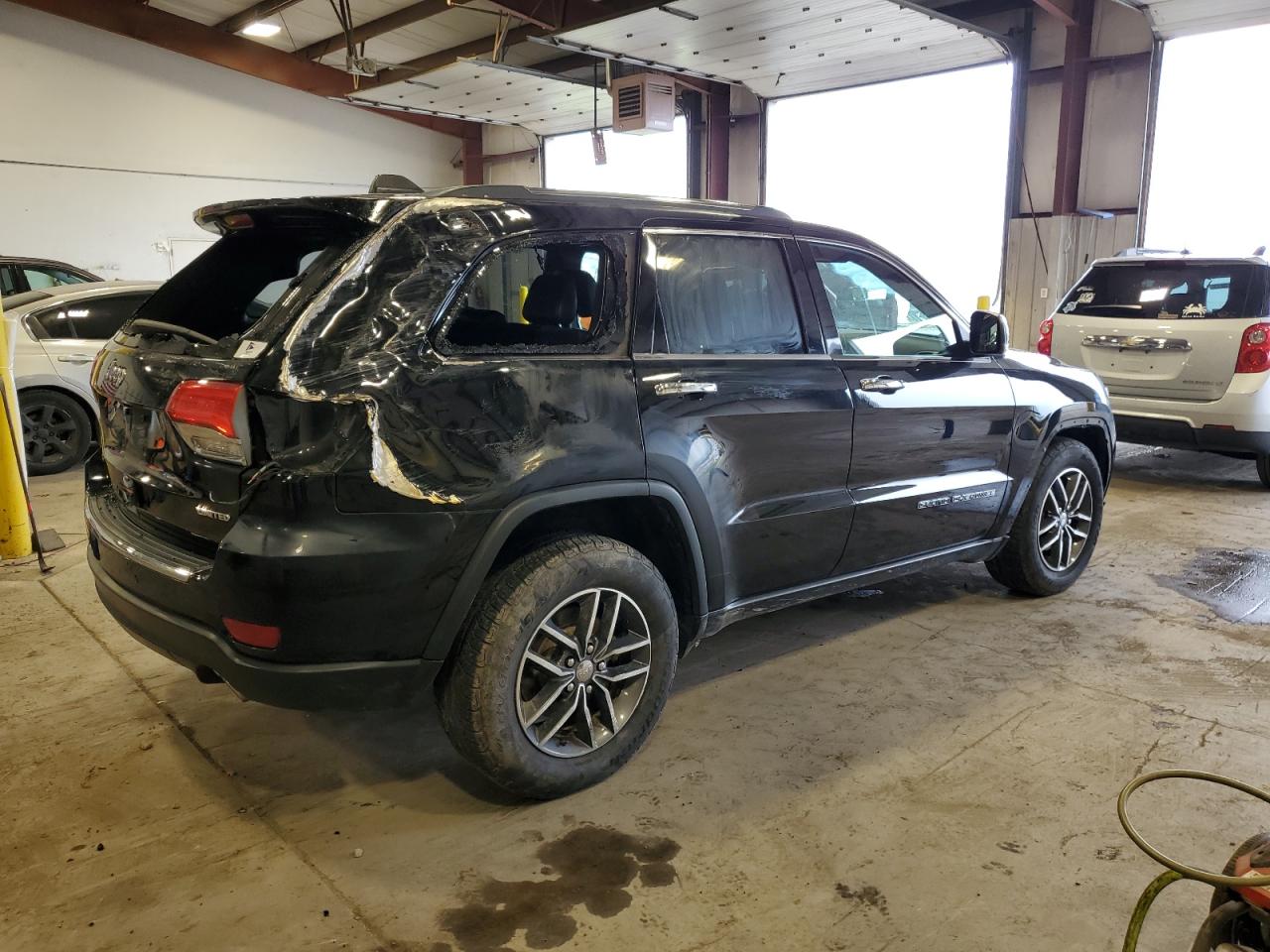 Photo 2 VIN: 1C4RJFBG9HC701115 - JEEP GRAND CHEROKEE 