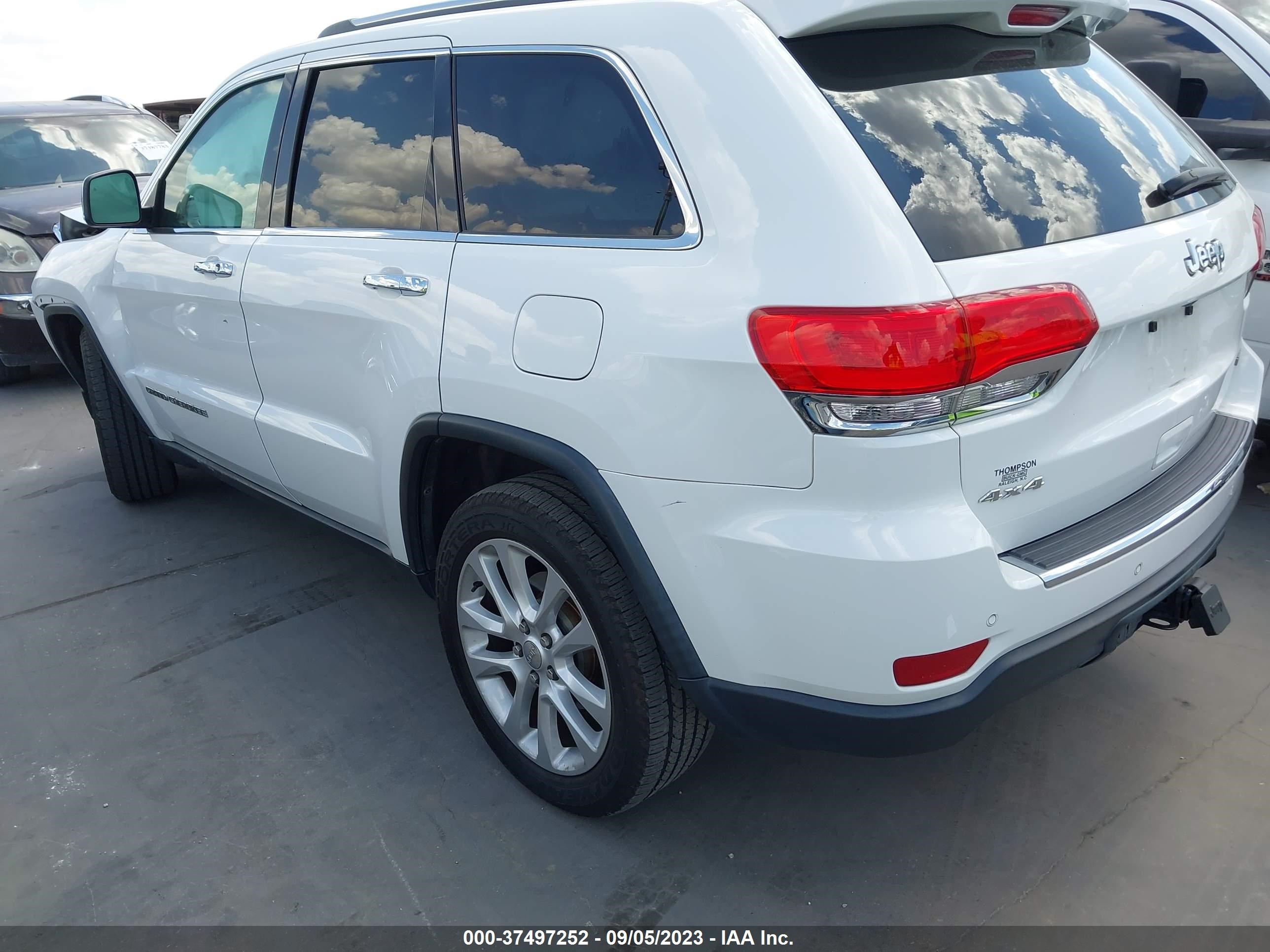 Photo 2 VIN: 1C4RJFBG9HC717086 - JEEP GRAND CHEROKEE 