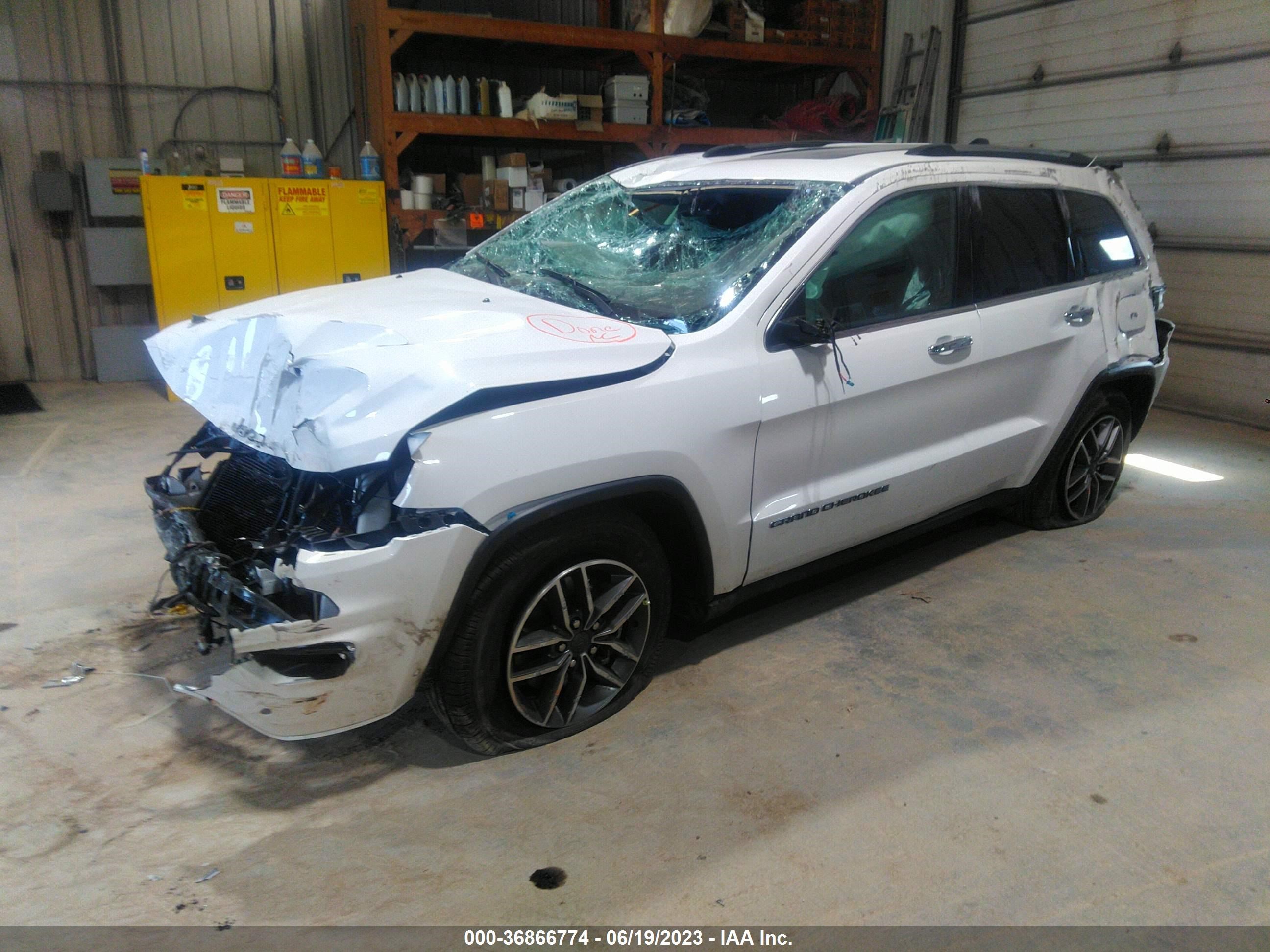 Photo 1 VIN: 1C4RJFBG9NC123755 - JEEP GRAND CHEROKEE 